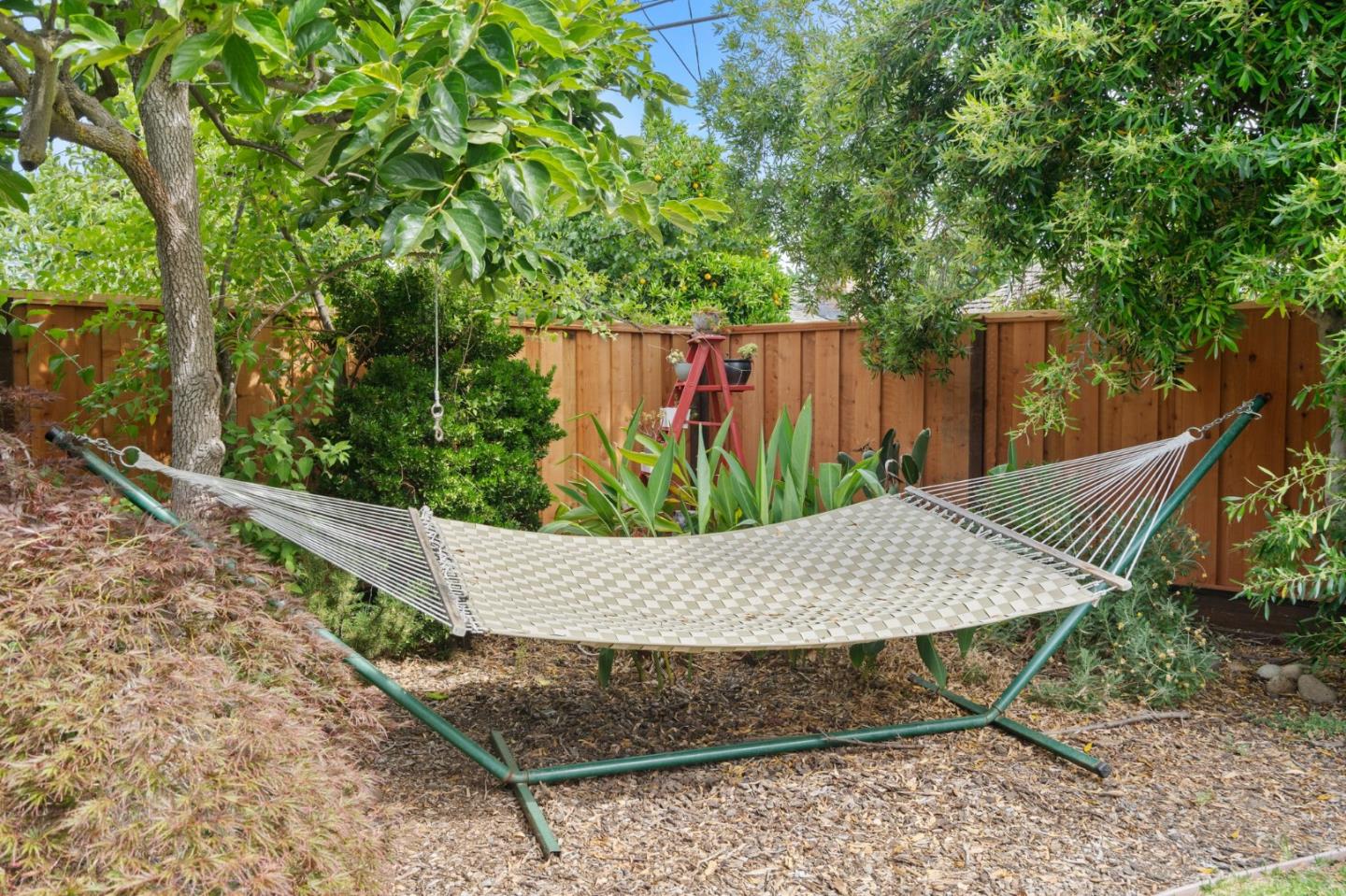 949 Hillsboro Avenue