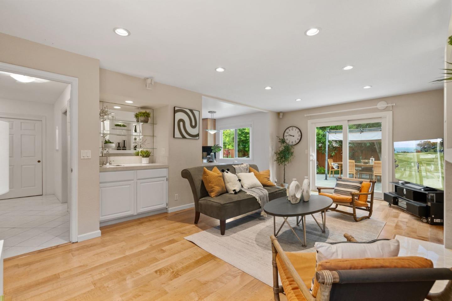 949 Hillsboro Avenue