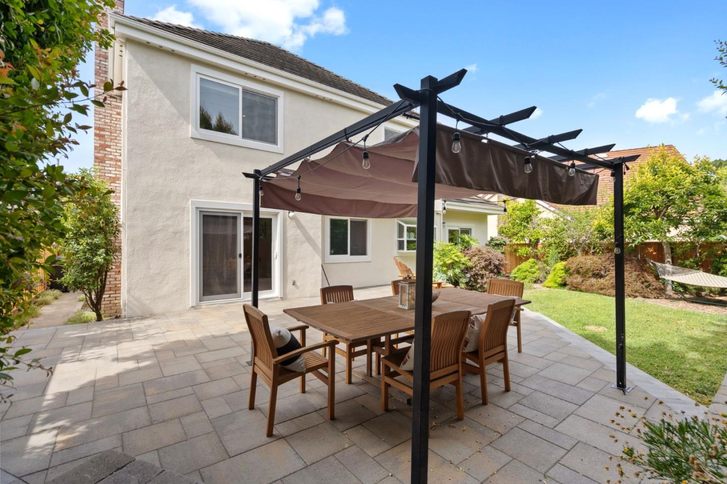 949 Hillsboro Avenue