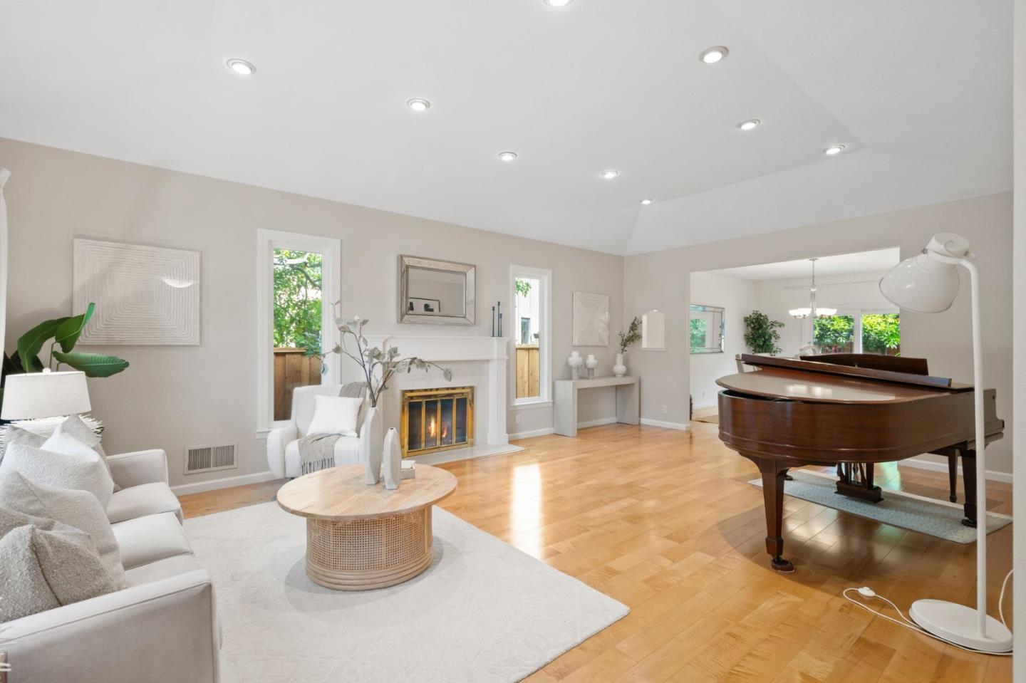 949 Hillsboro Avenue