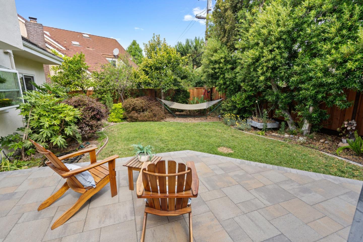 949 Hillsboro Avenue