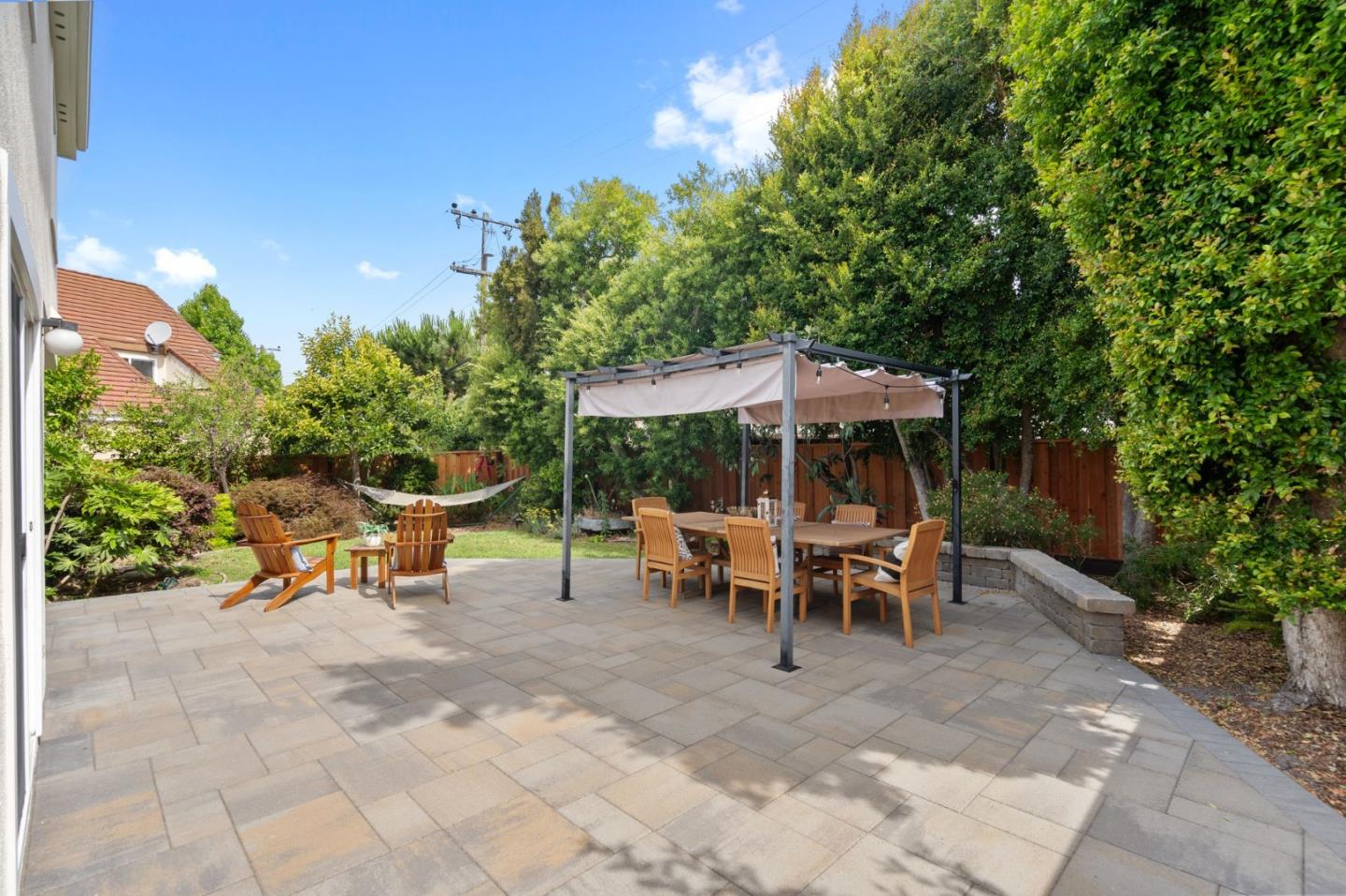 949 Hillsboro Avenue