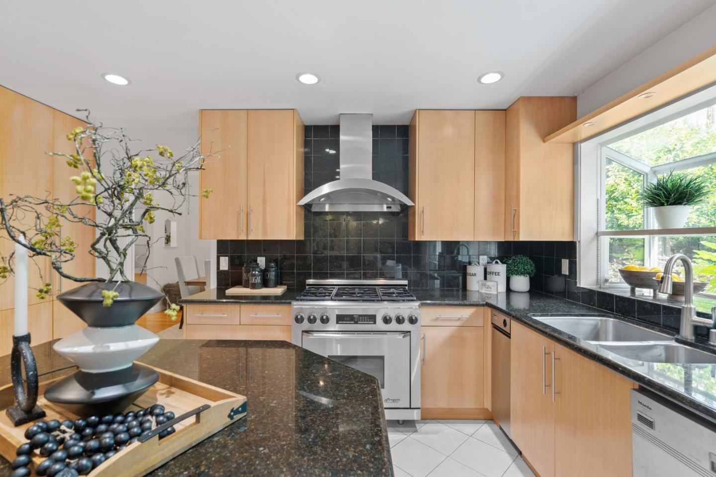 949 Hillsboro Avenue