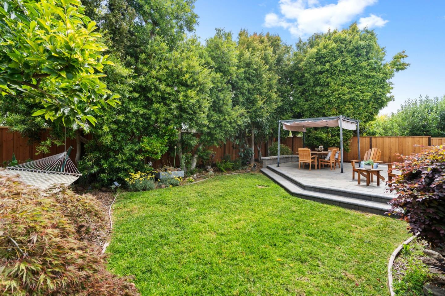 949 Hillsboro Avenue