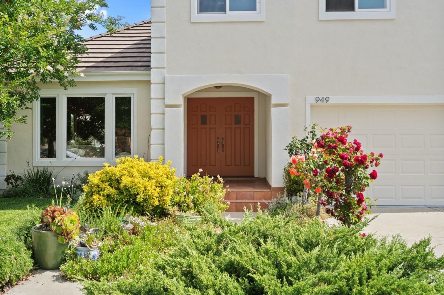 949 Hillsboro Avenue