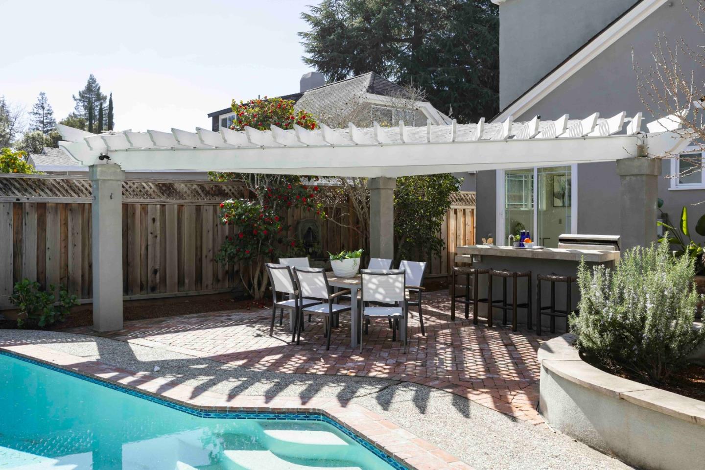 1637 Mariposa Avenue