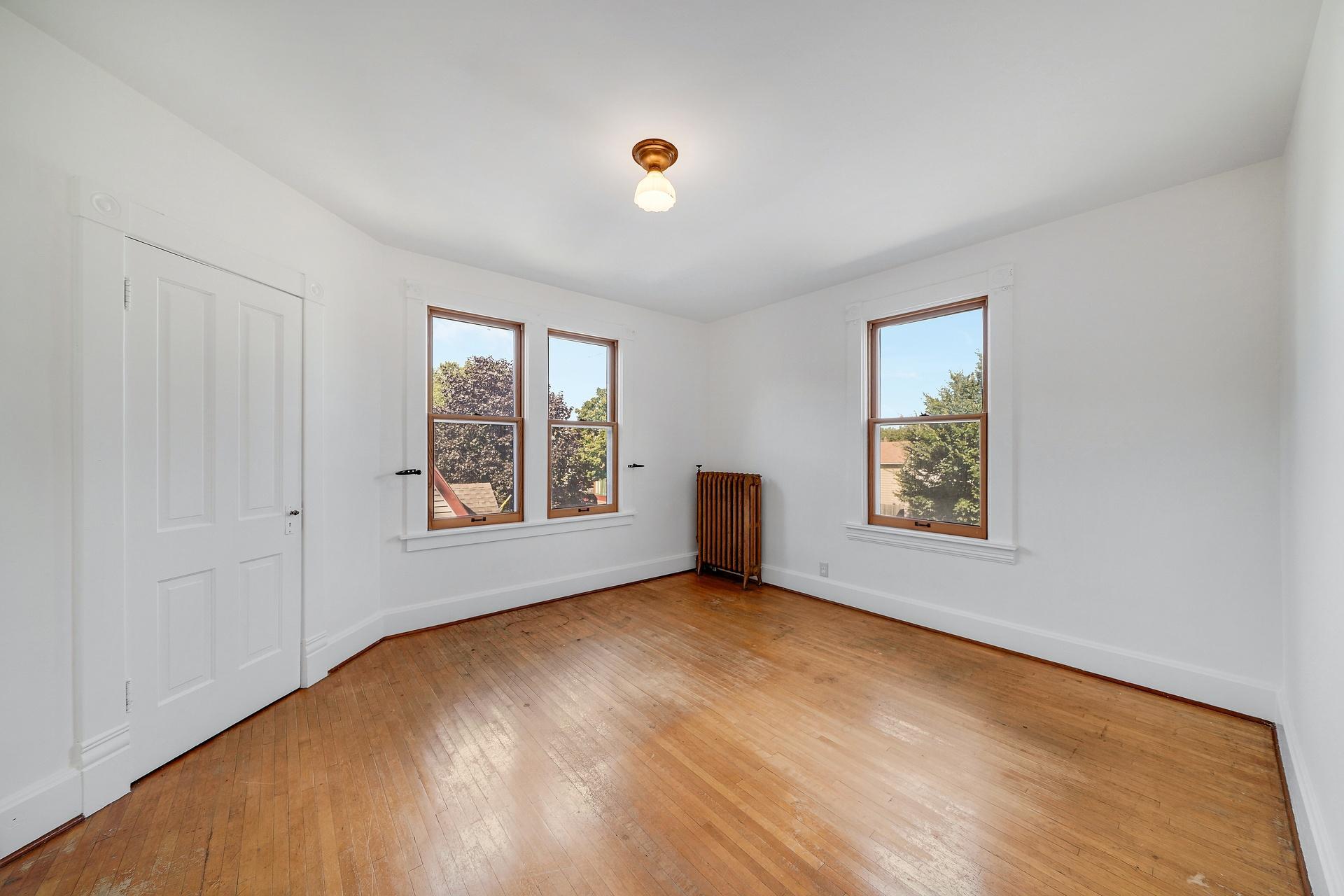 110 Winifred Street W