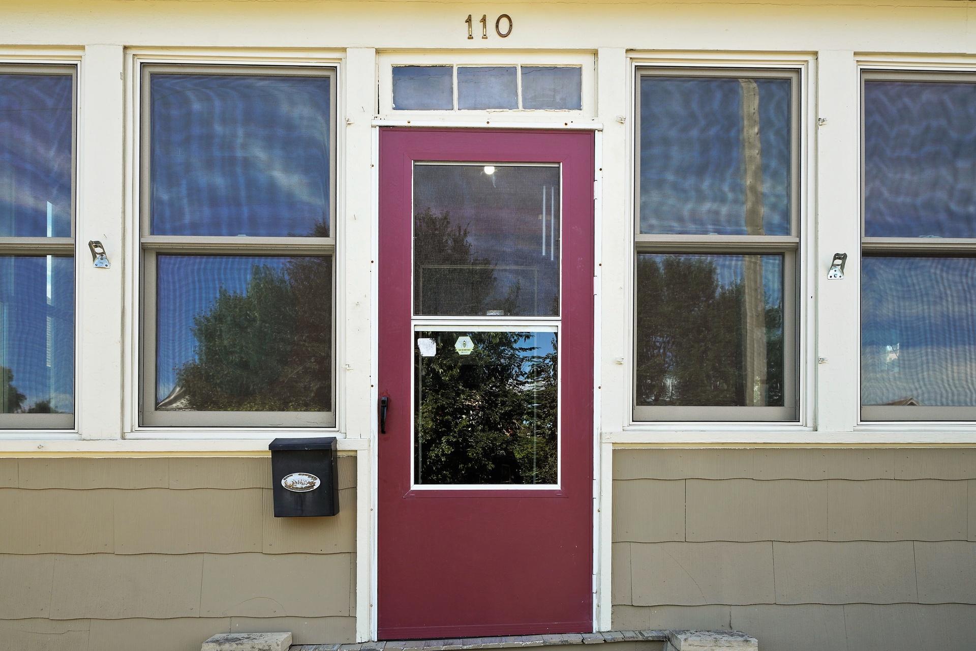 110 Winifred Street W