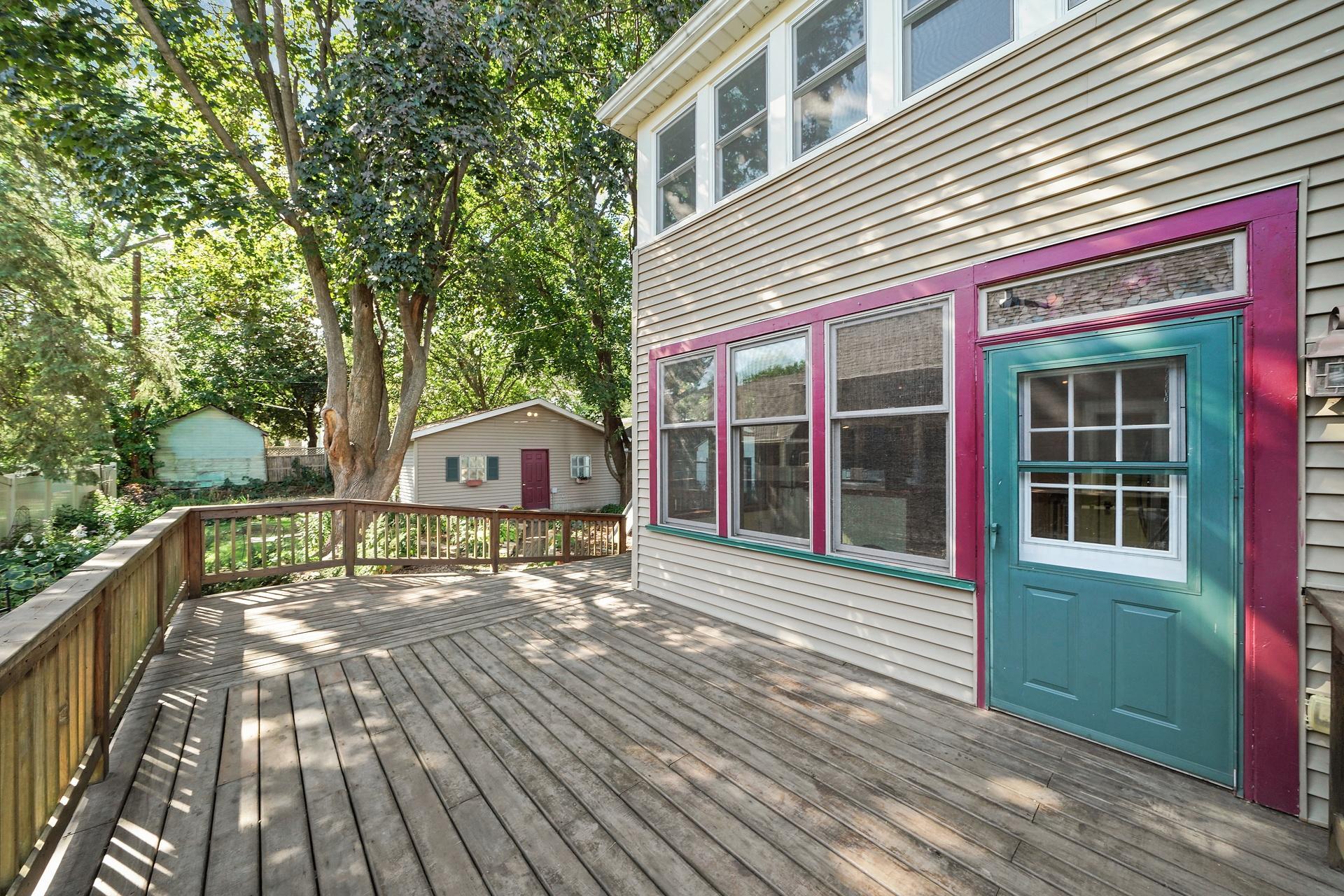 110 Winifred Street W