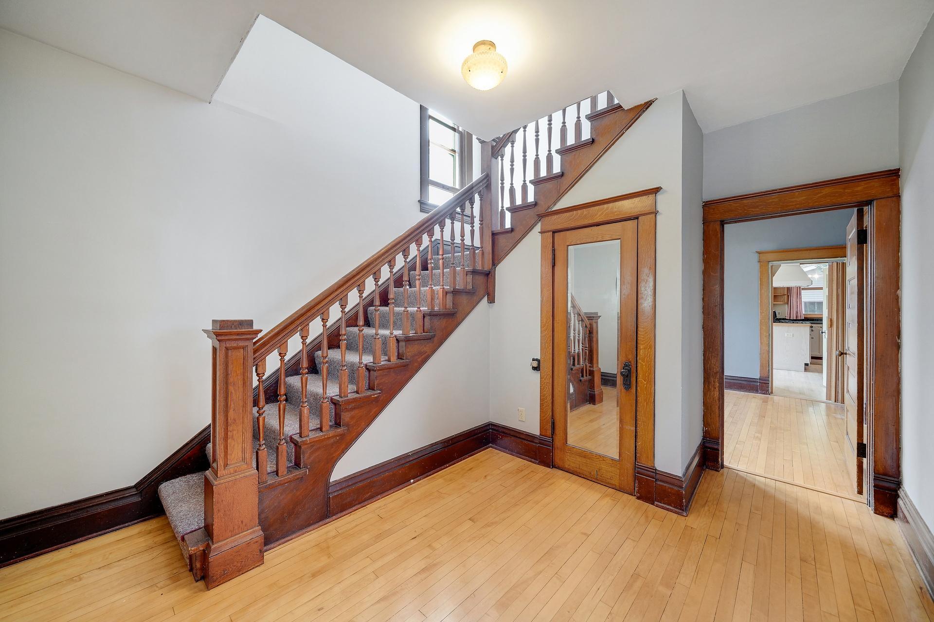 110 Winifred Street W