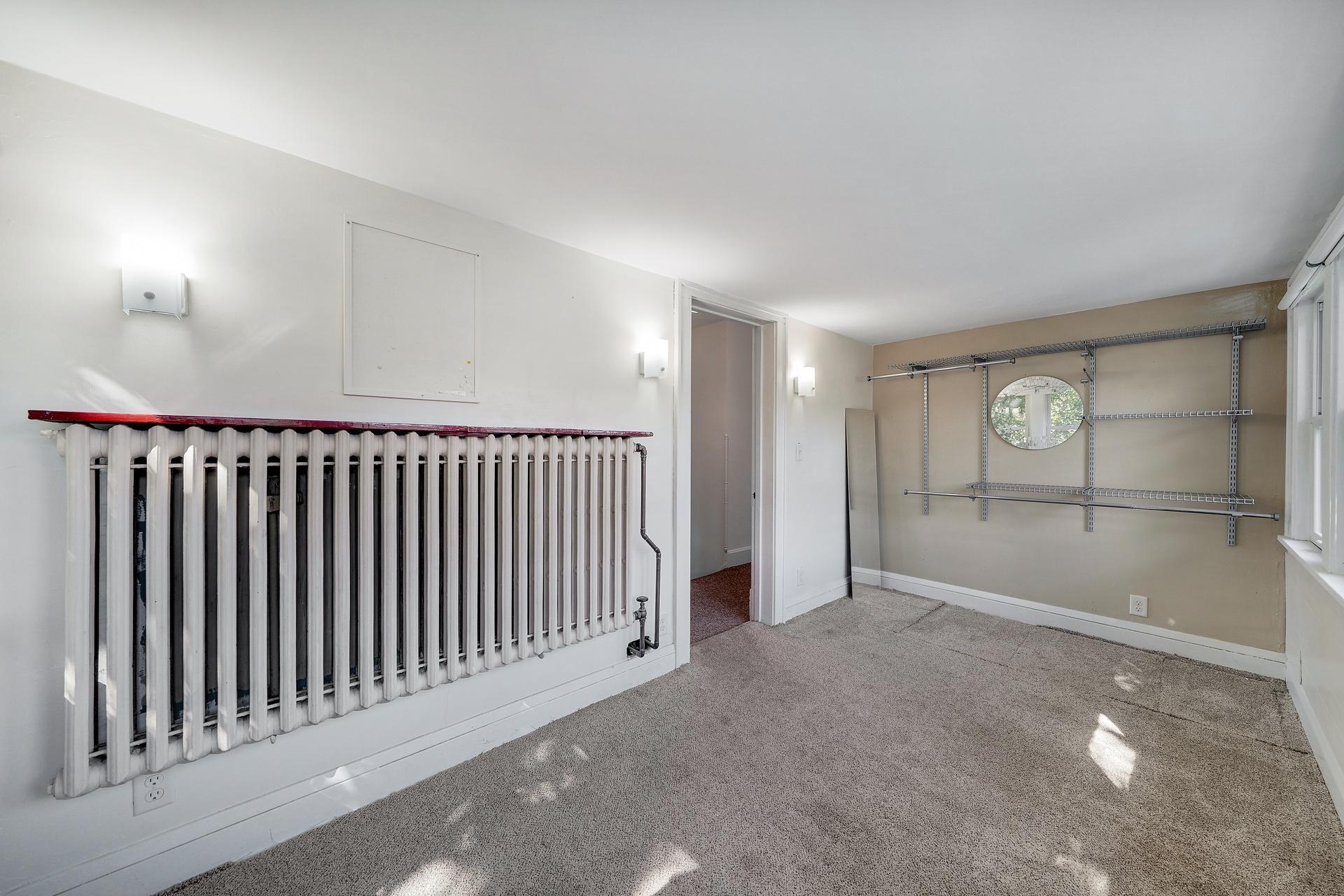110 Winifred Street W