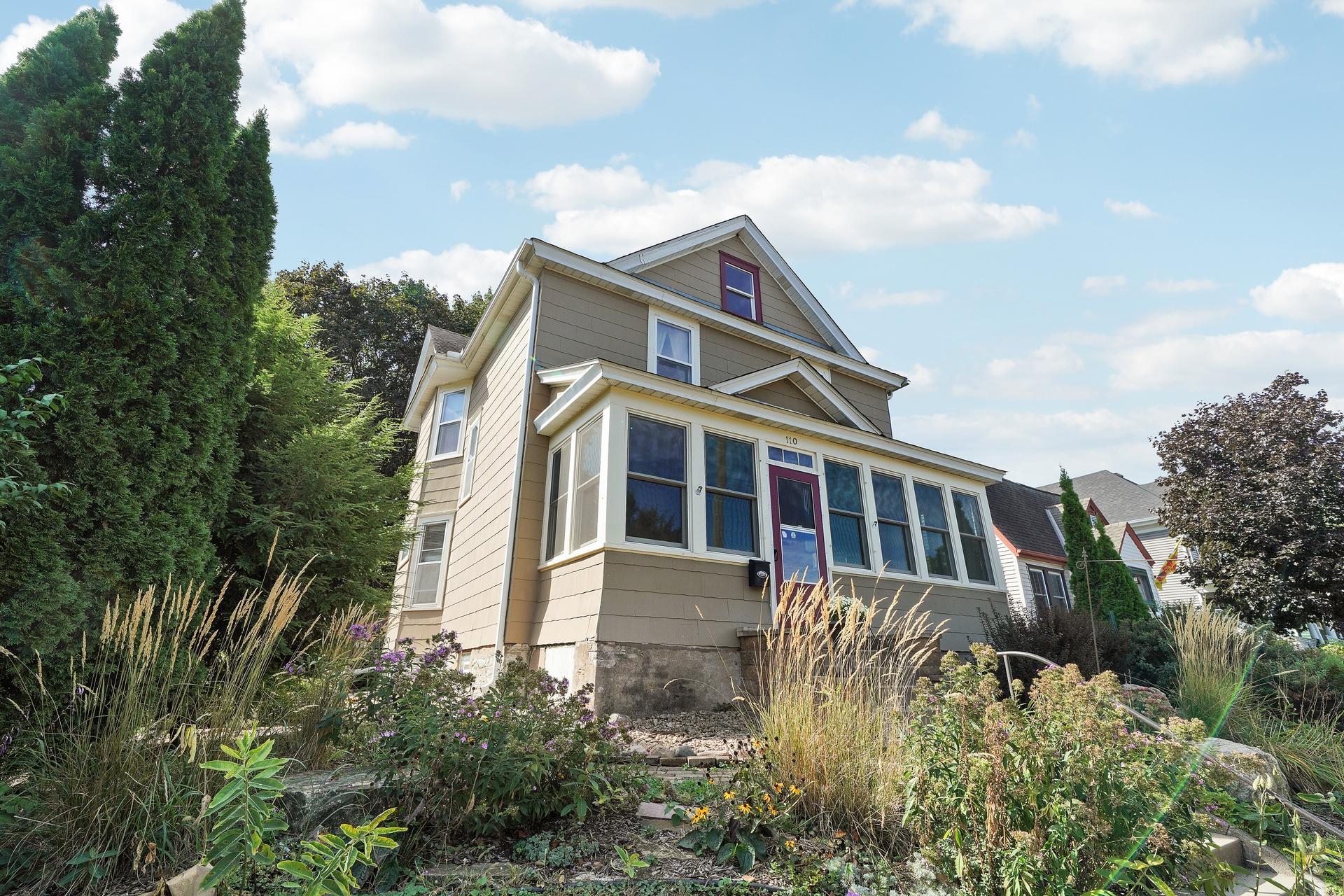 110 Winifred Street W