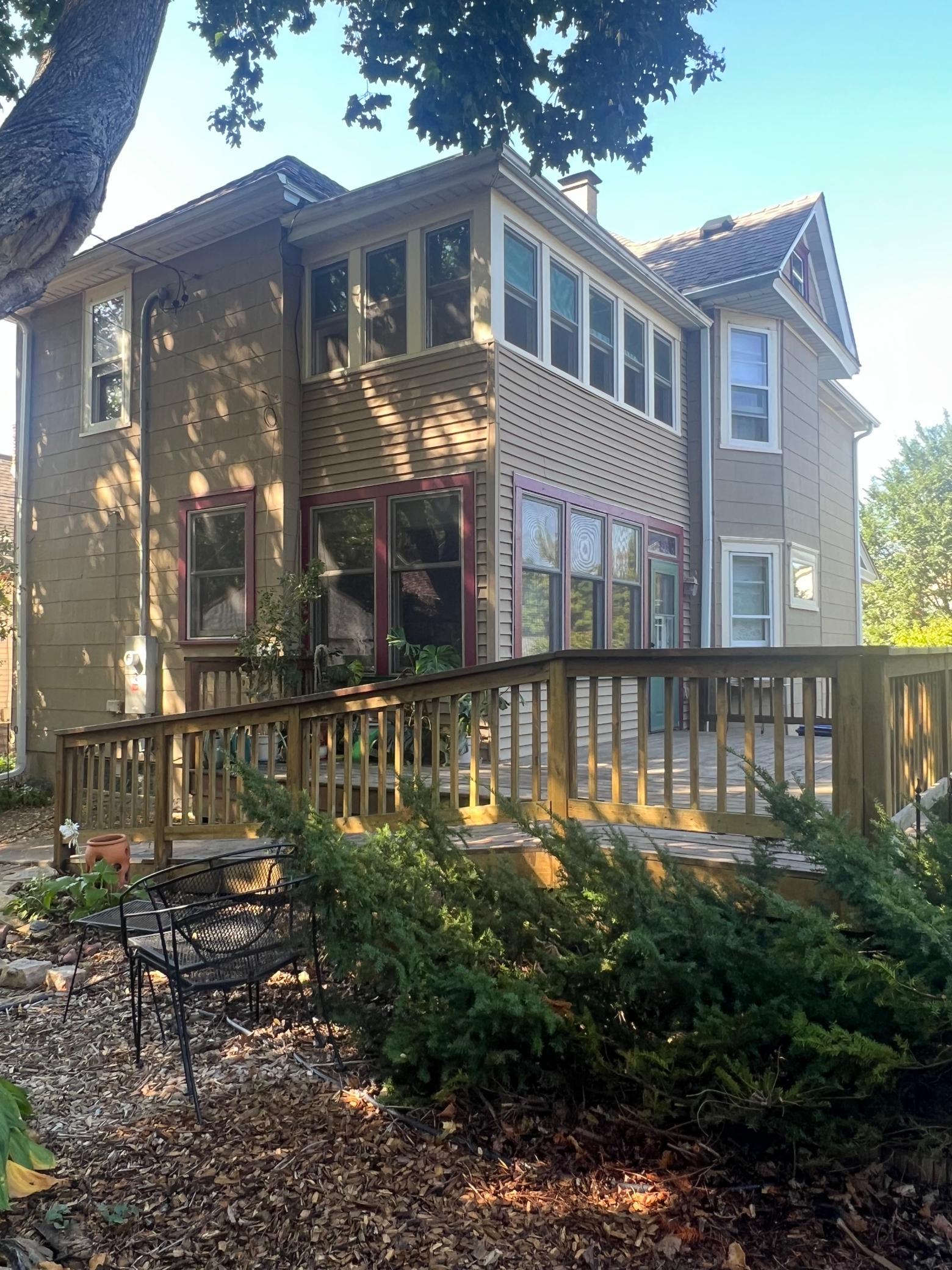 110 Winifred Street W