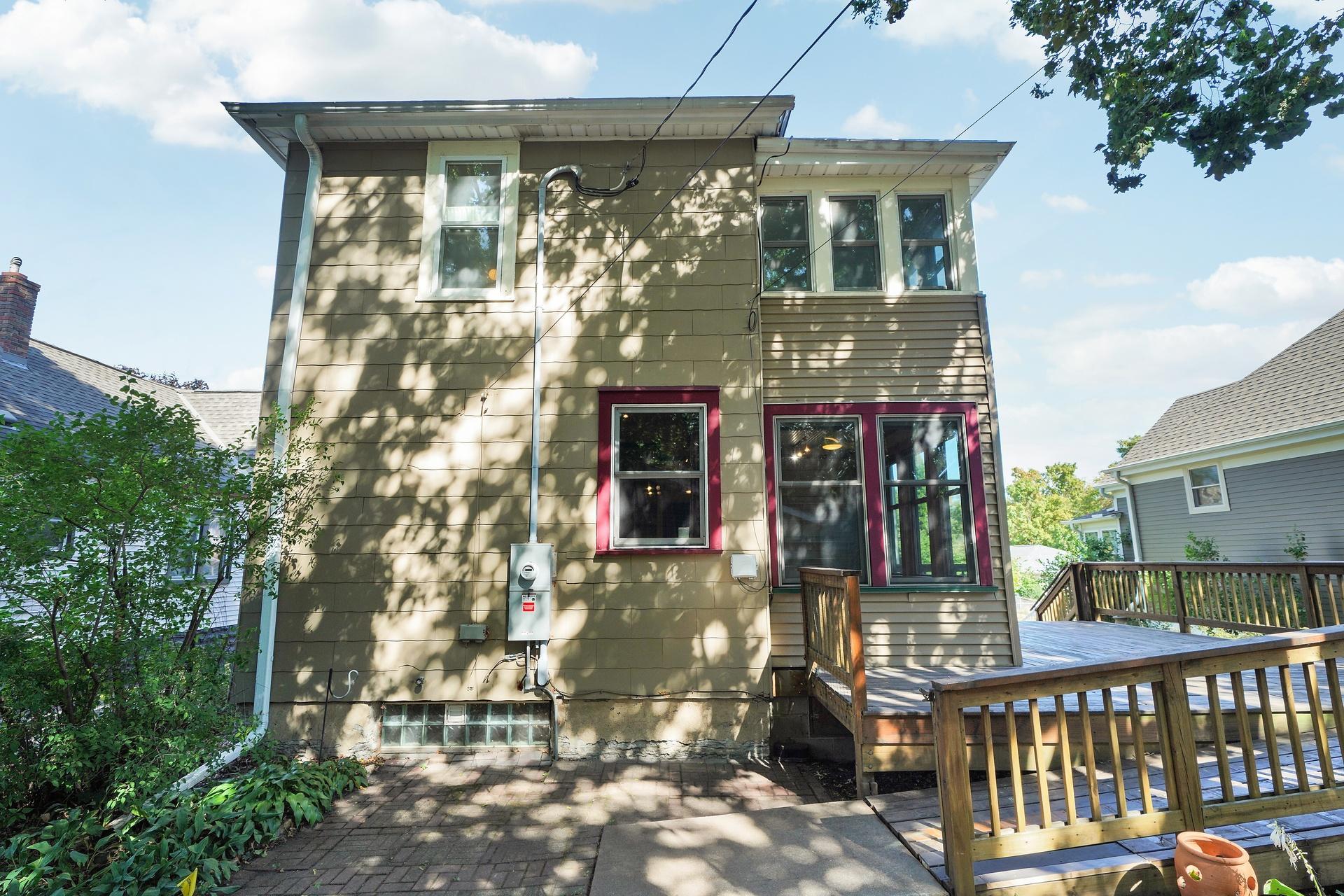 110 Winifred Street W