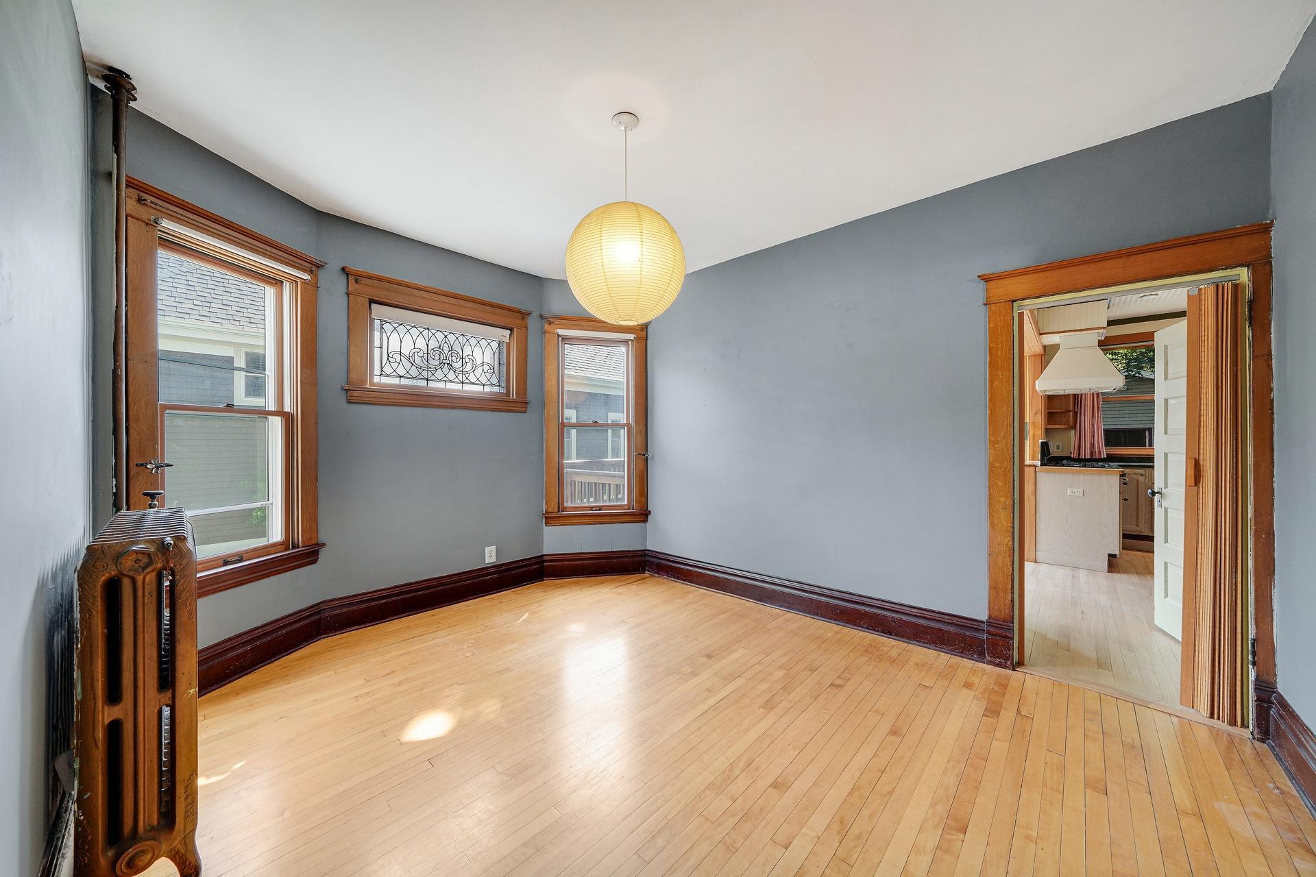 110 Winifred Street W