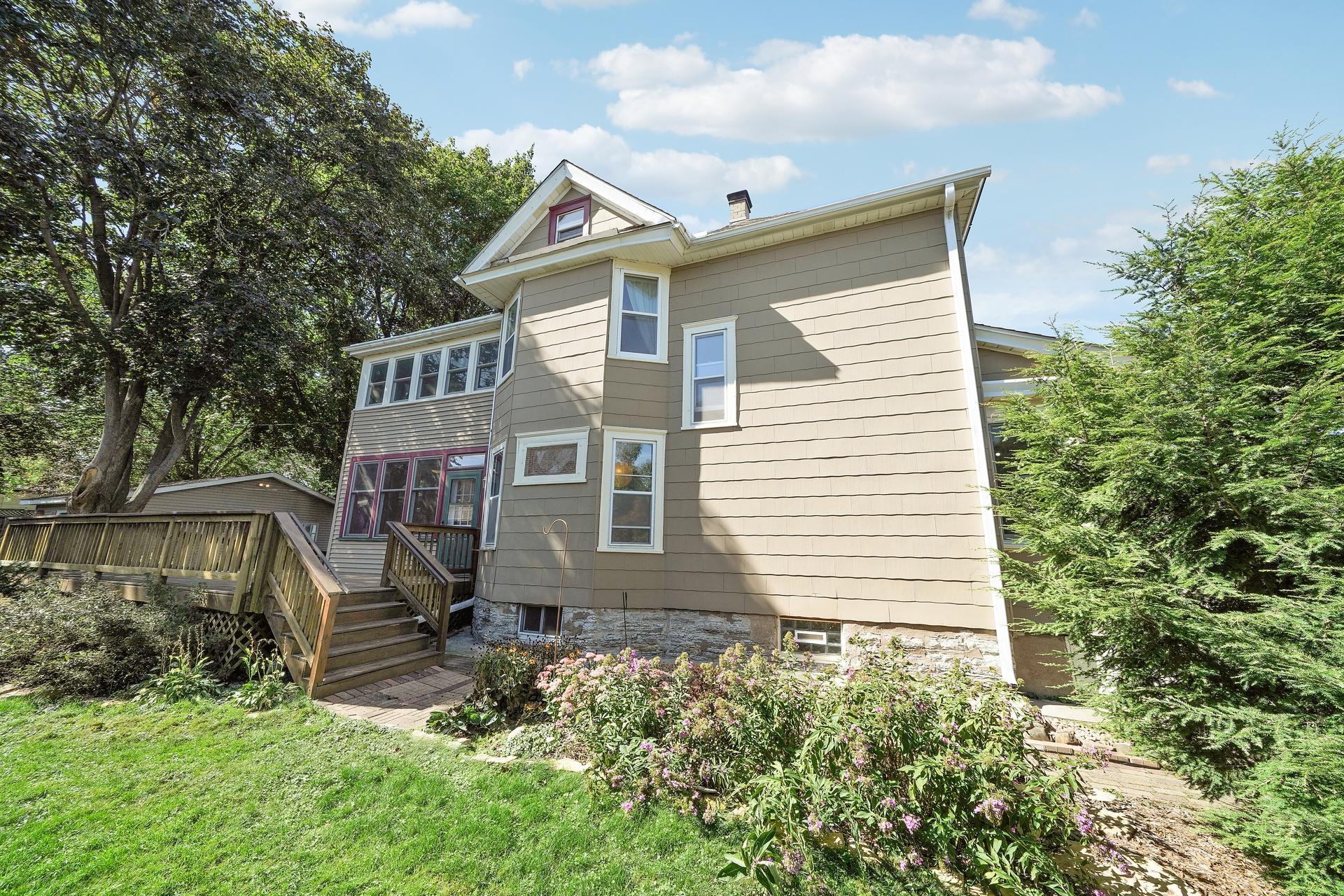 110 Winifred Street W