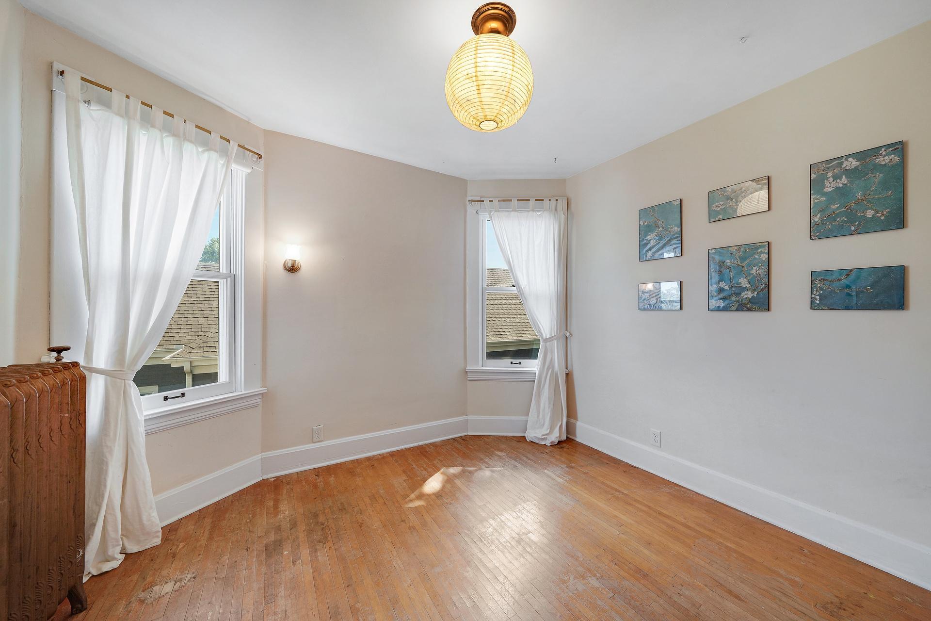 110 Winifred Street W