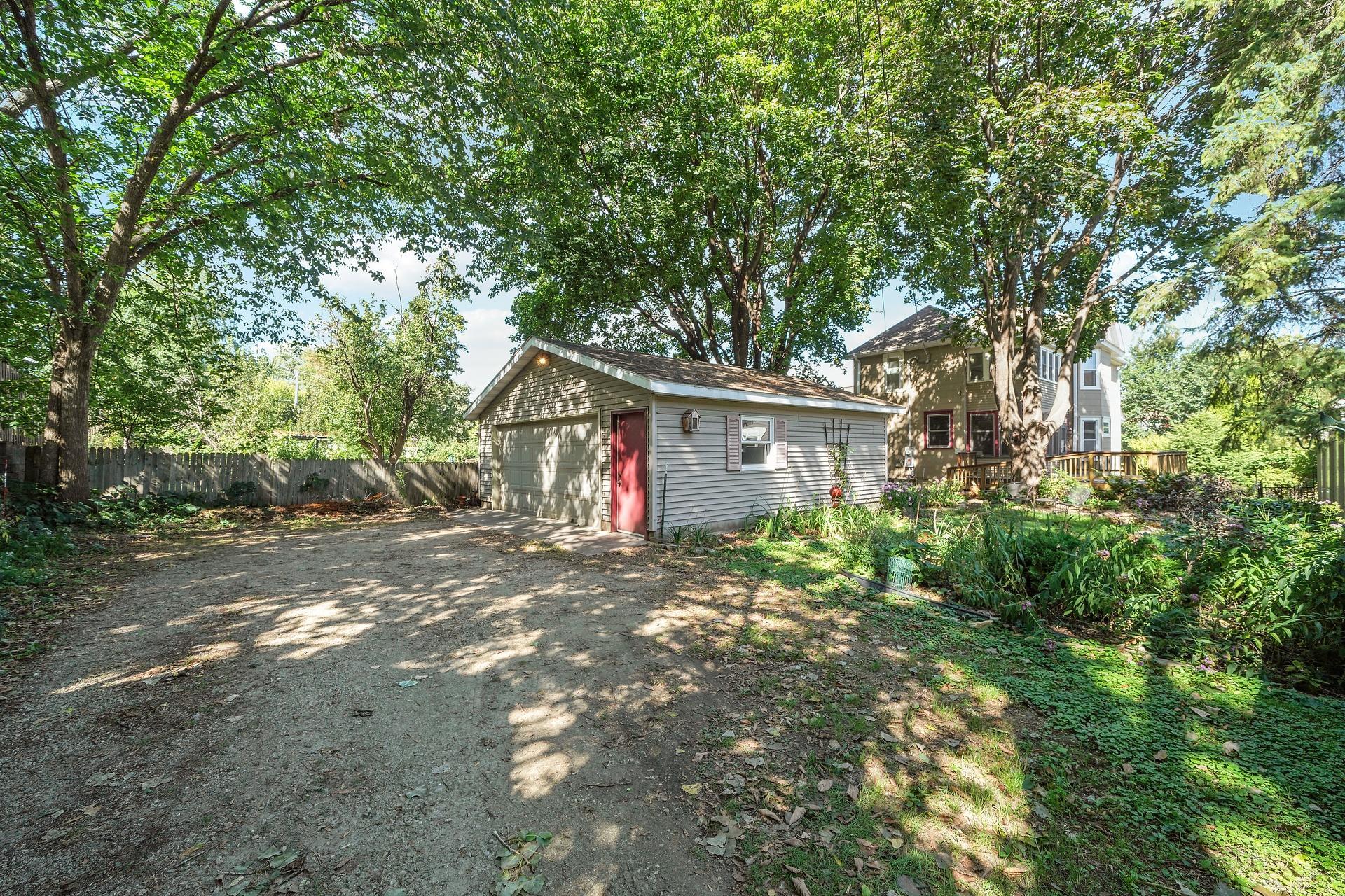 110 Winifred Street W