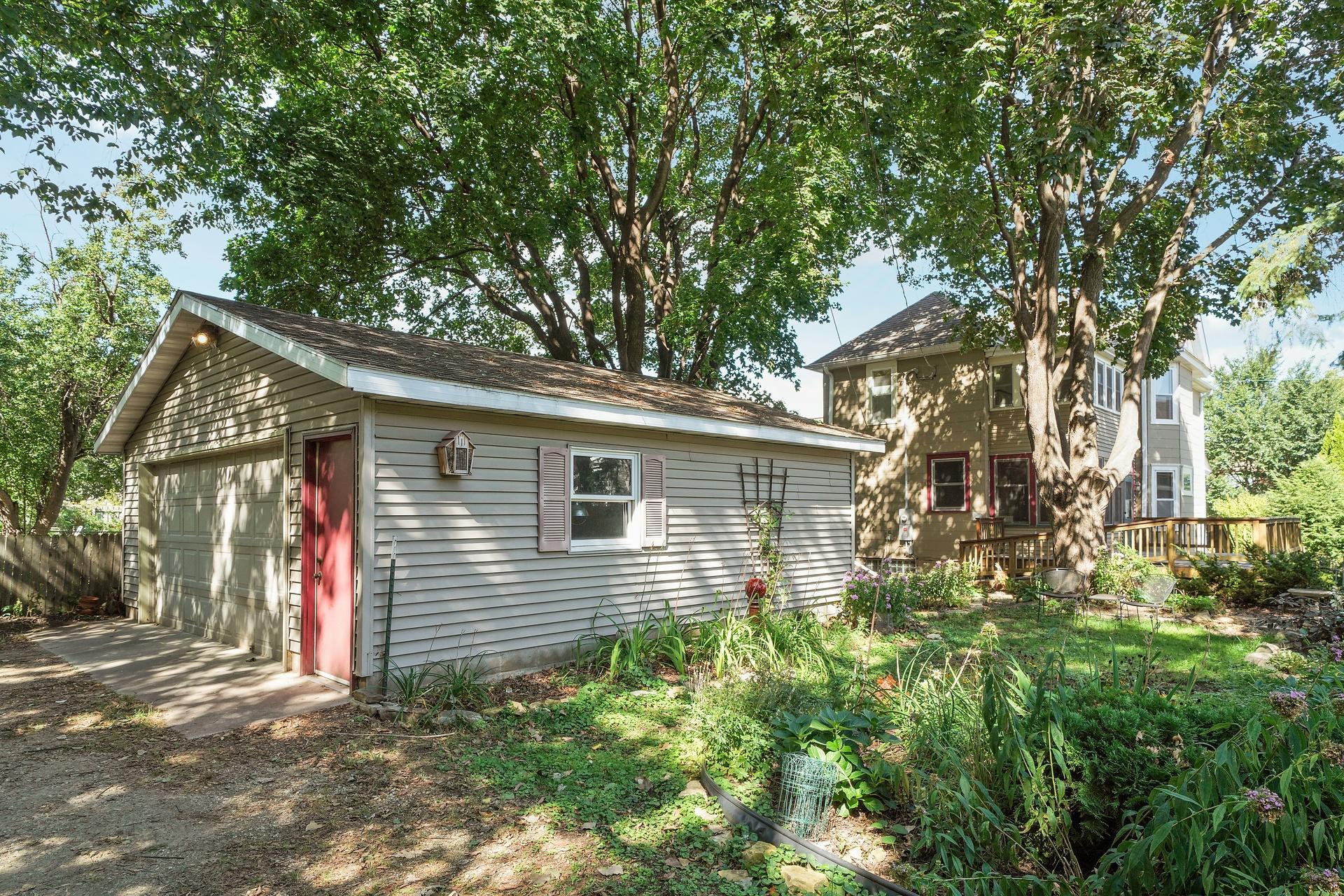 110 Winifred Street W