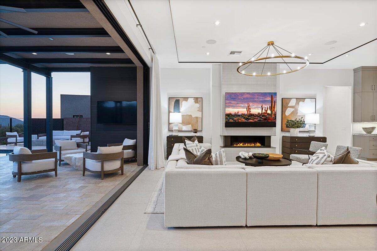 37200 N CAVE CREEK Road Unit: 1036
