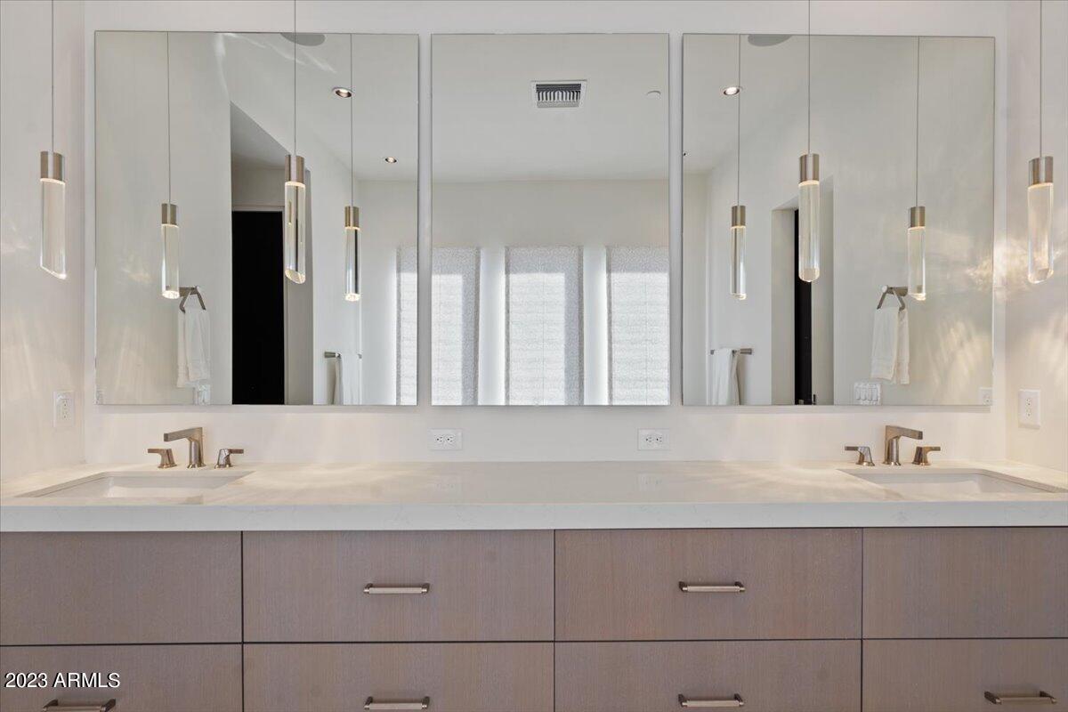 37200 N CAVE CREEK Road Unit: 1036