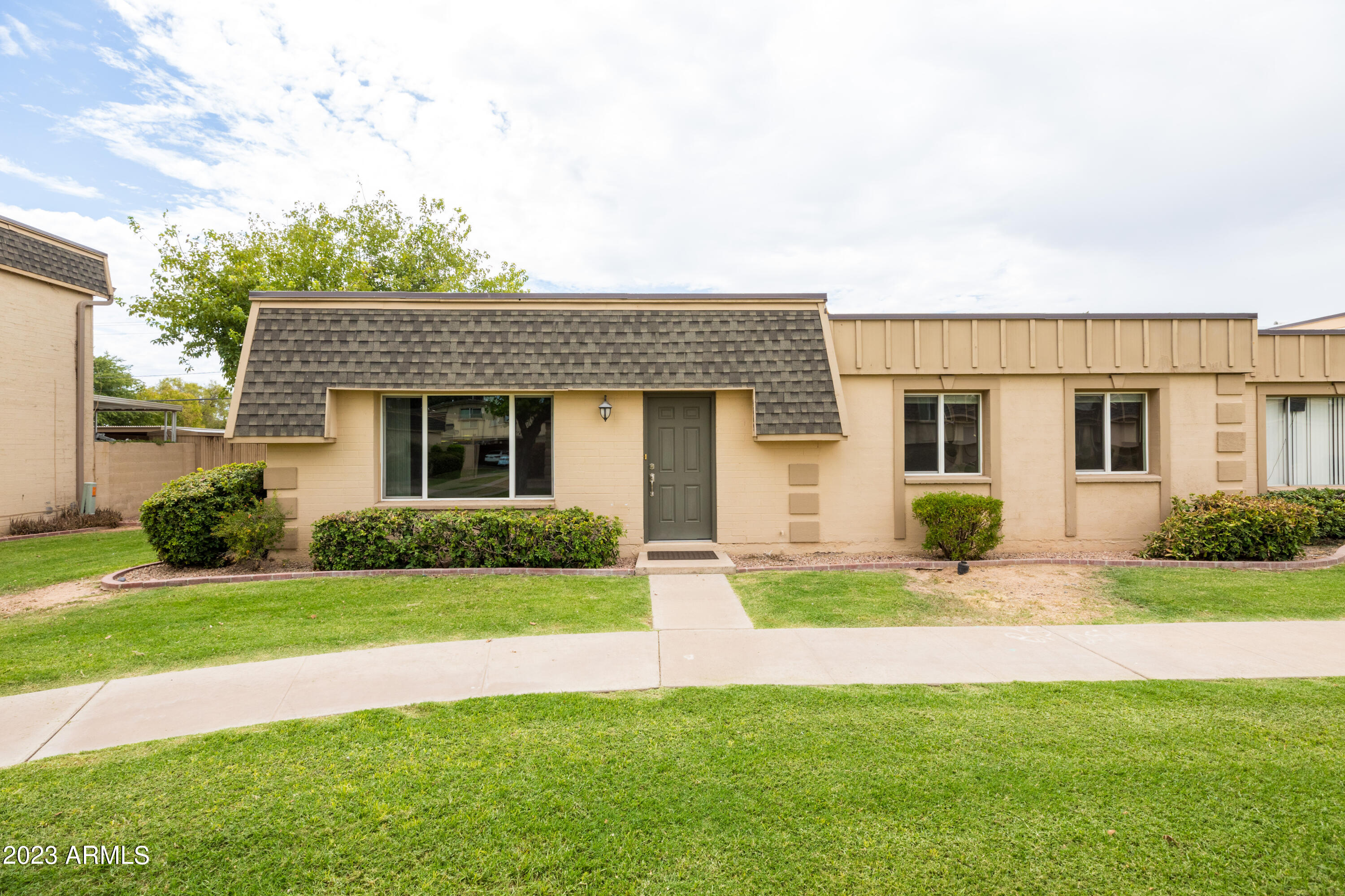 4869 N GRANITE REEF Road