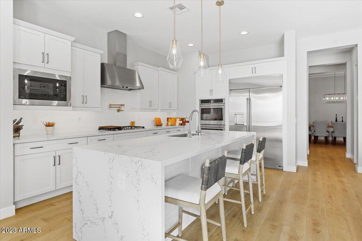 3011 E DALEY Lane