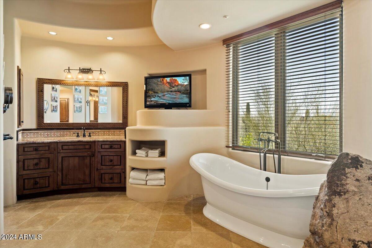 9290 E THOMPSON PEAK Parkway # 402
