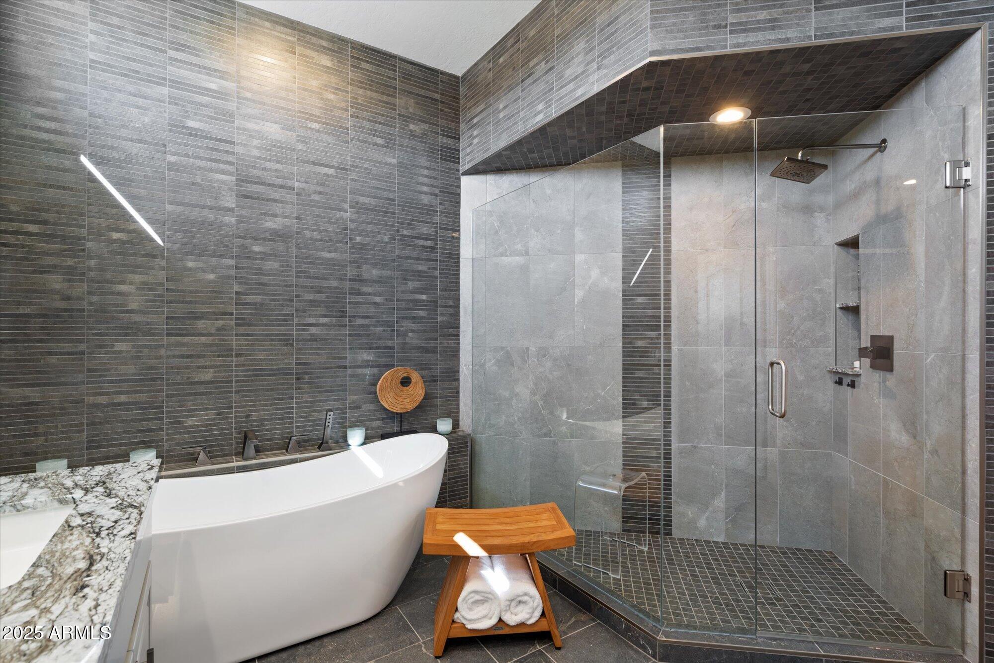 14850 E GRANDVIEW Drive 226