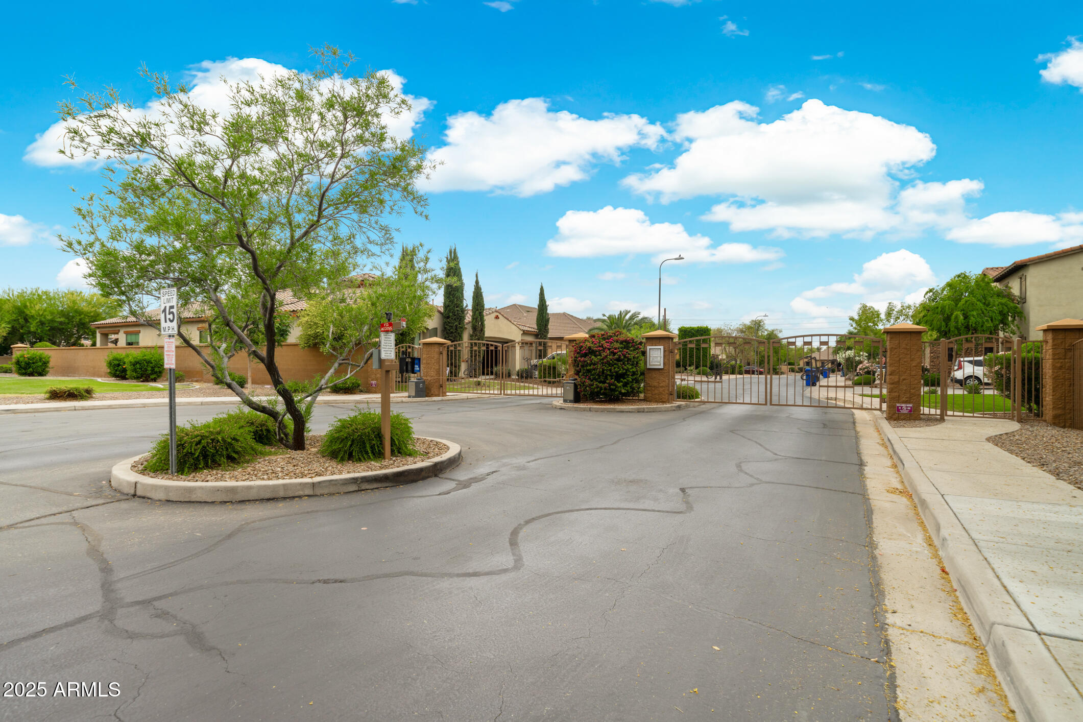 2450 W LONGHORN Drive