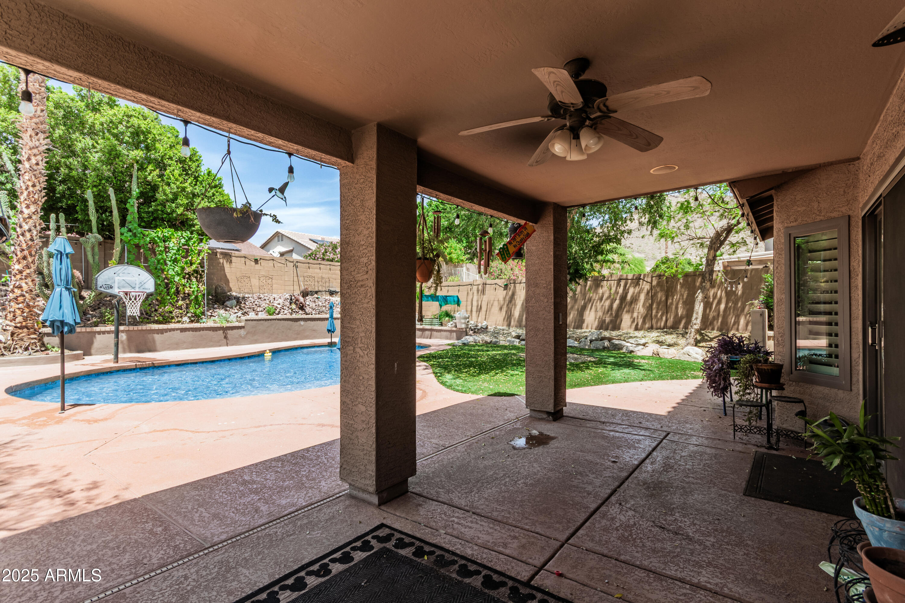 6422 W RANGE MULE Drive