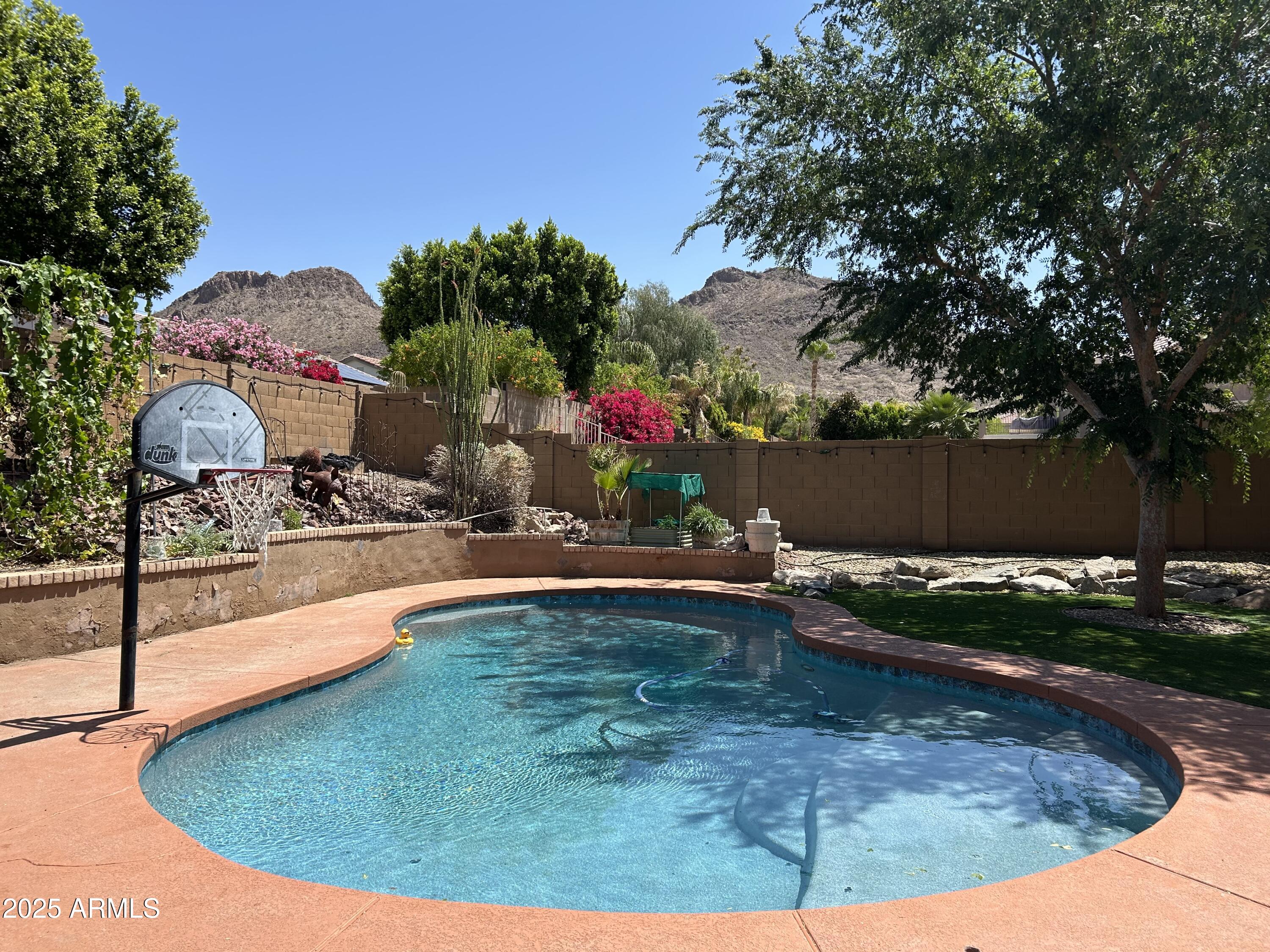 6422 W RANGE MULE Drive