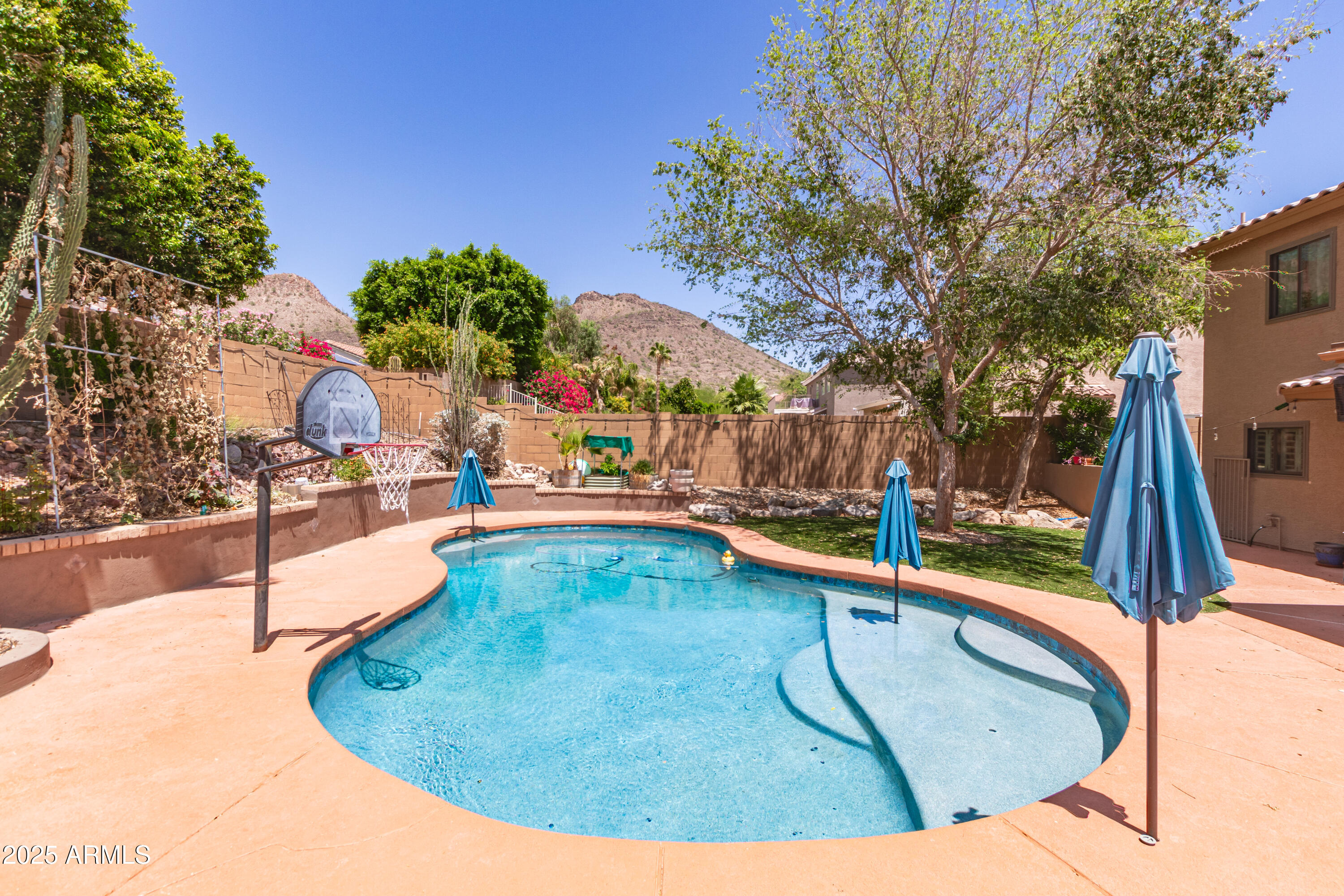 6422 W RANGE MULE Drive