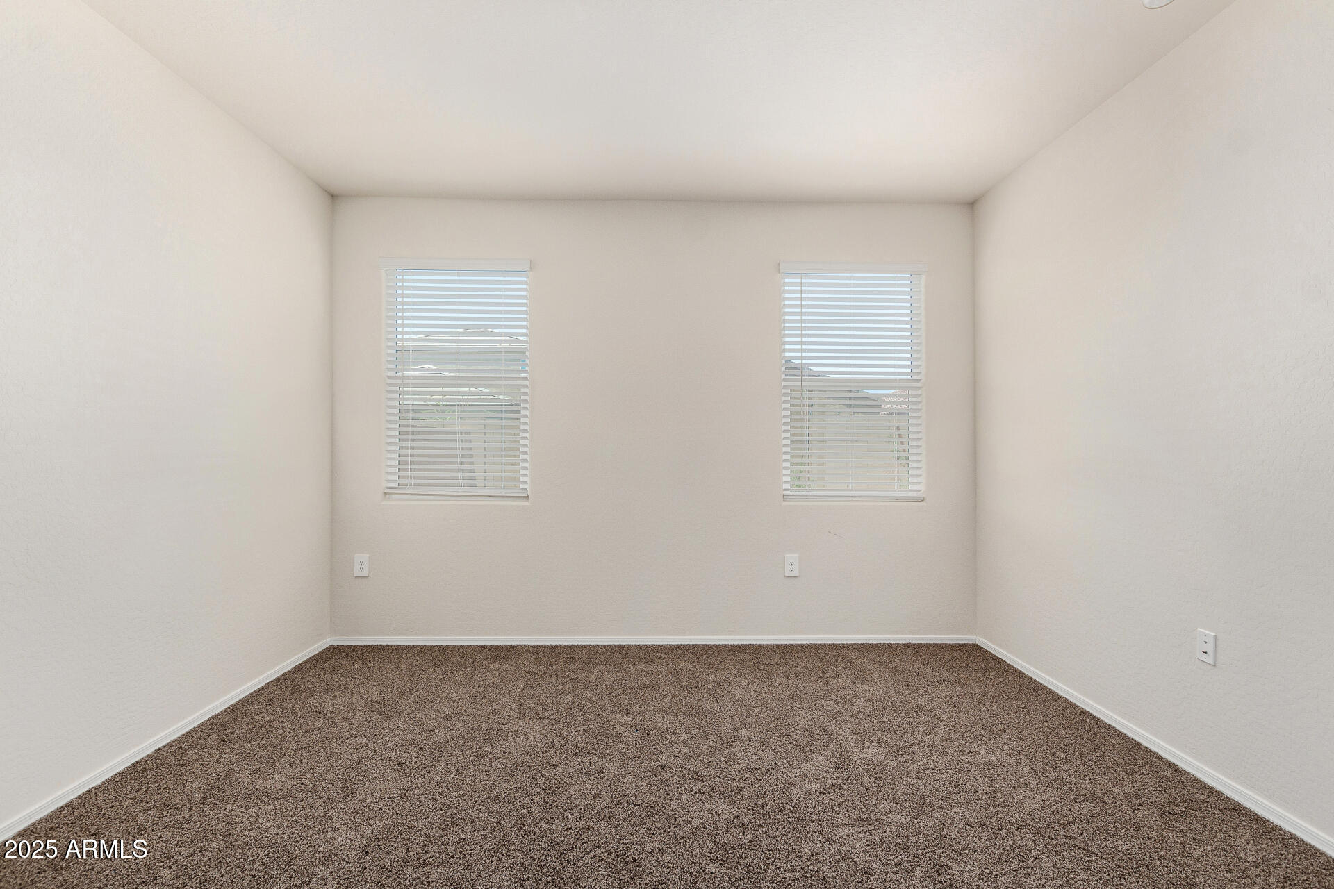 5240 E GUMMITE Drive