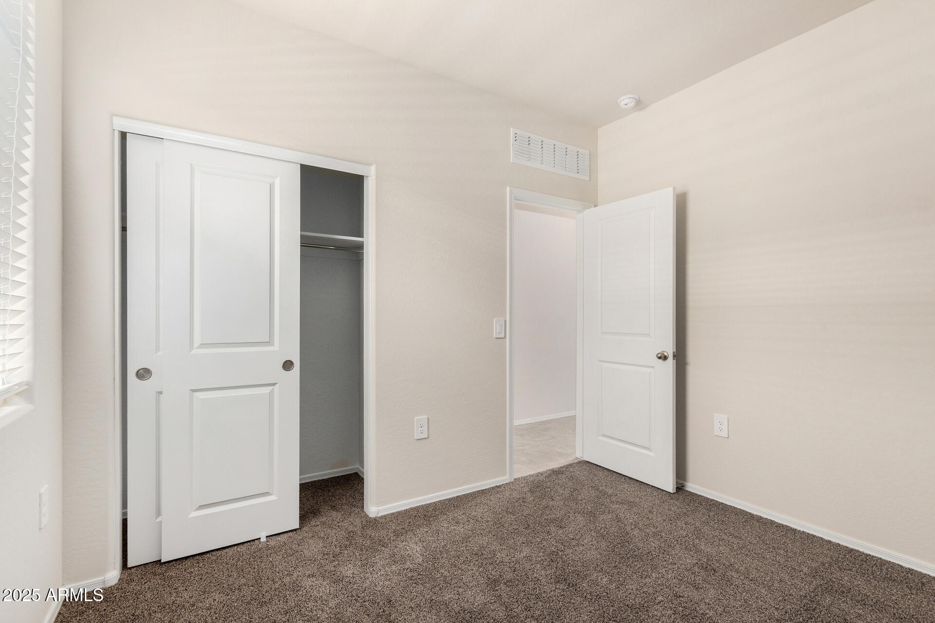 5240 E GUMMITE Drive