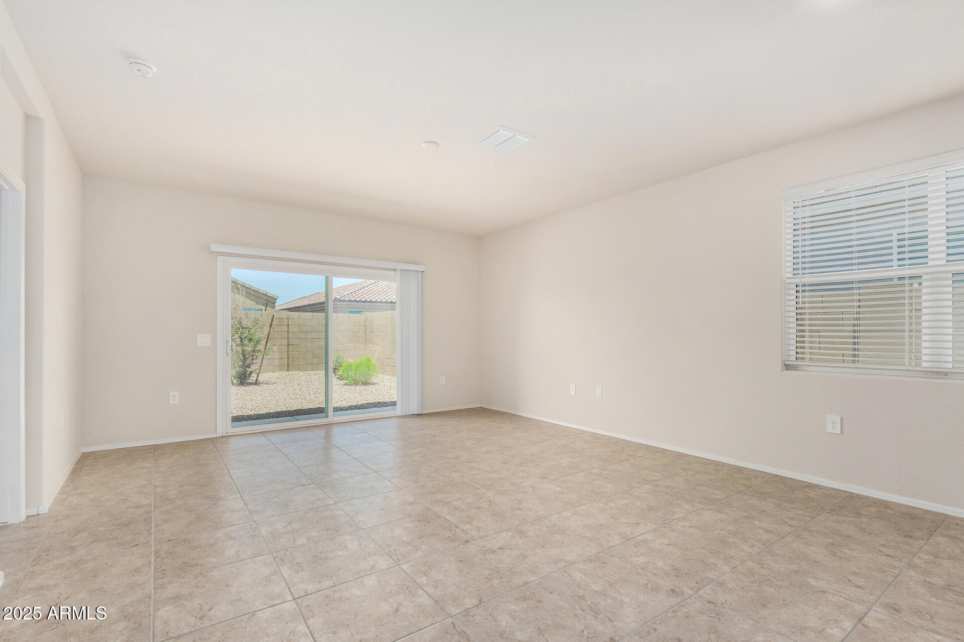 5240 E GUMMITE Drive