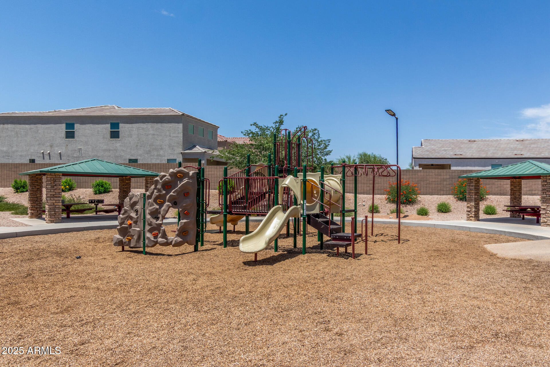 5240 E GUMMITE Drive