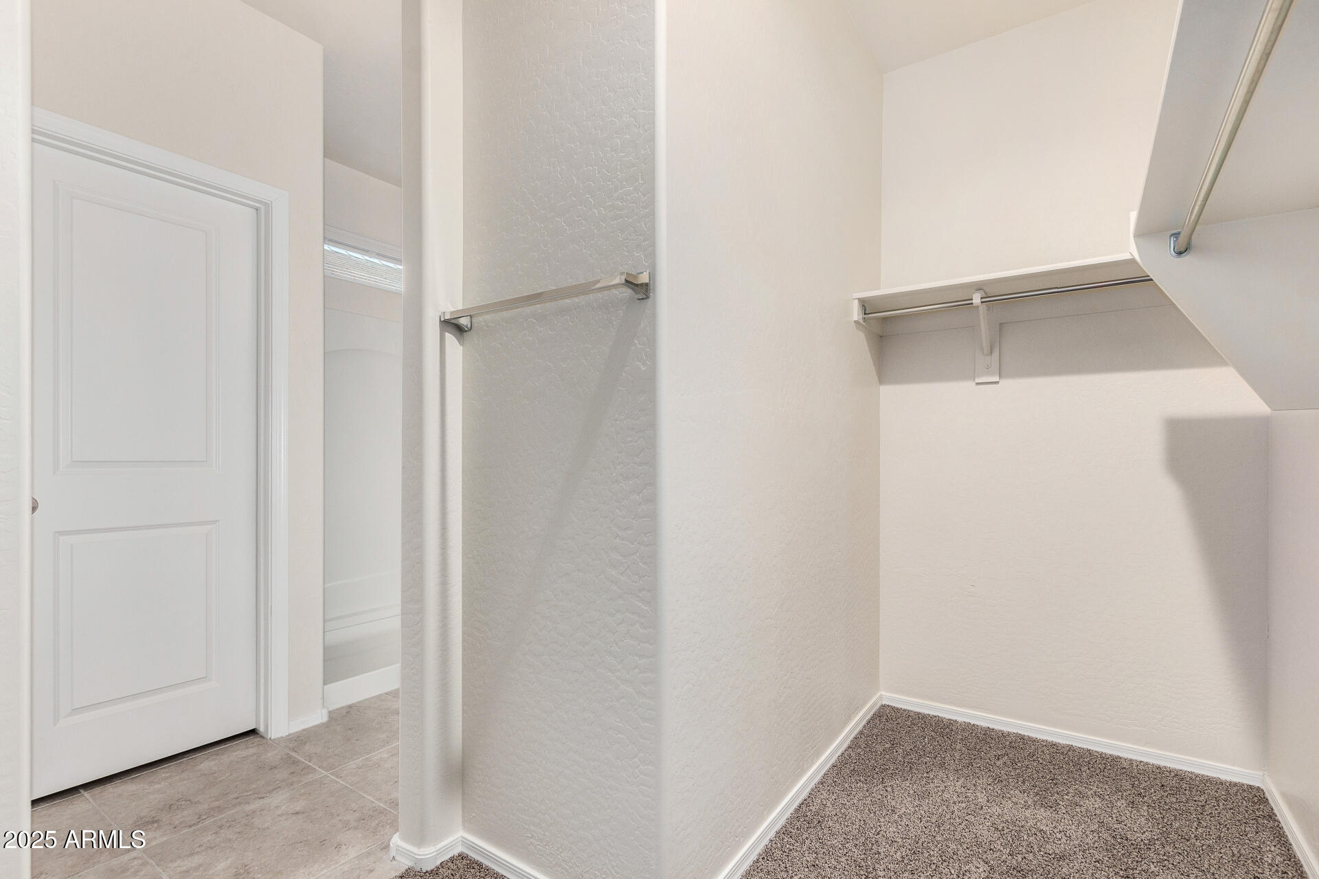 5240 E GUMMITE Drive