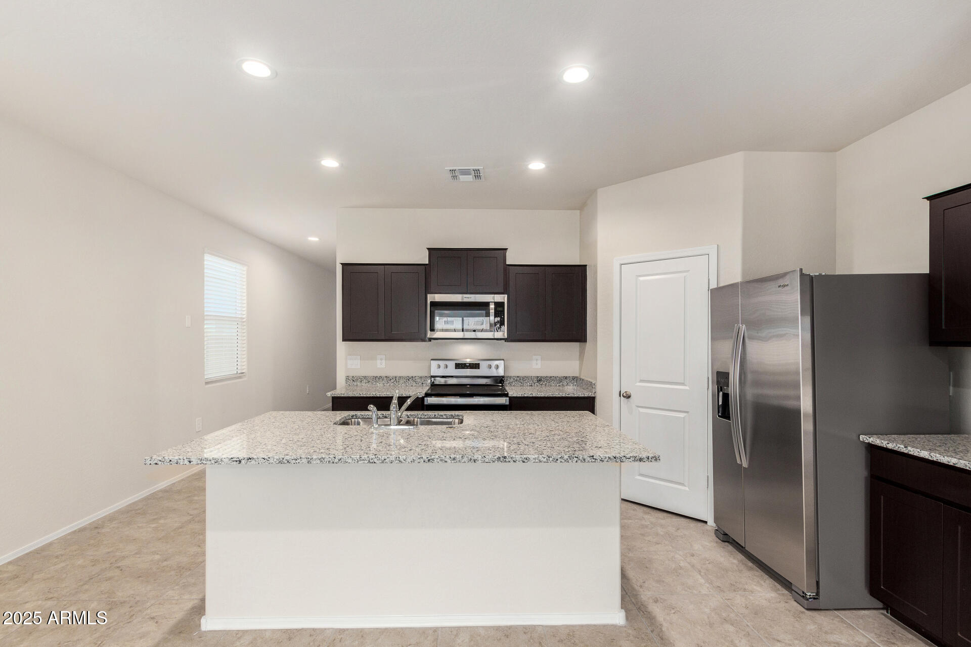 5240 E GUMMITE Drive