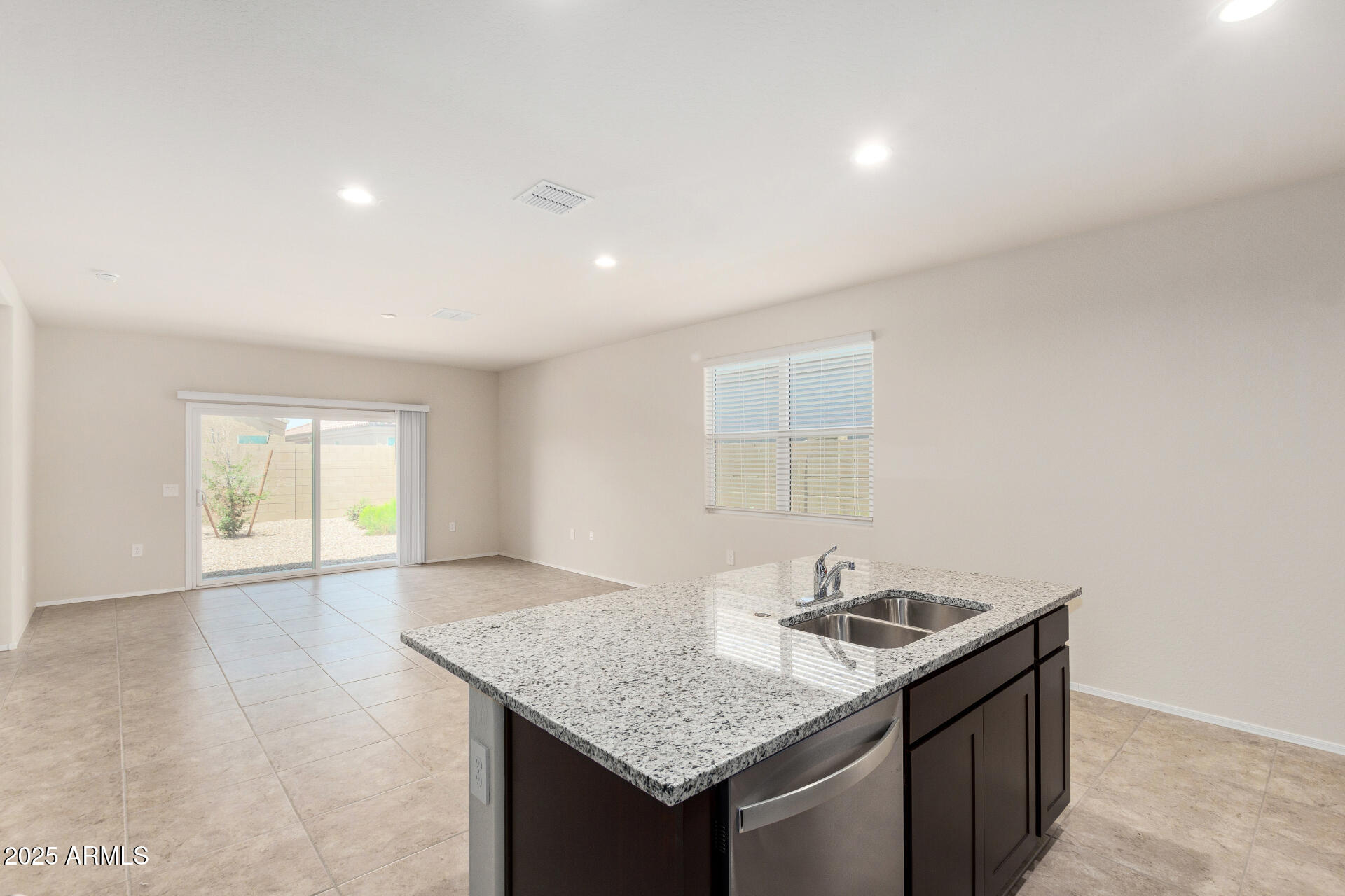 5240 E GUMMITE Drive