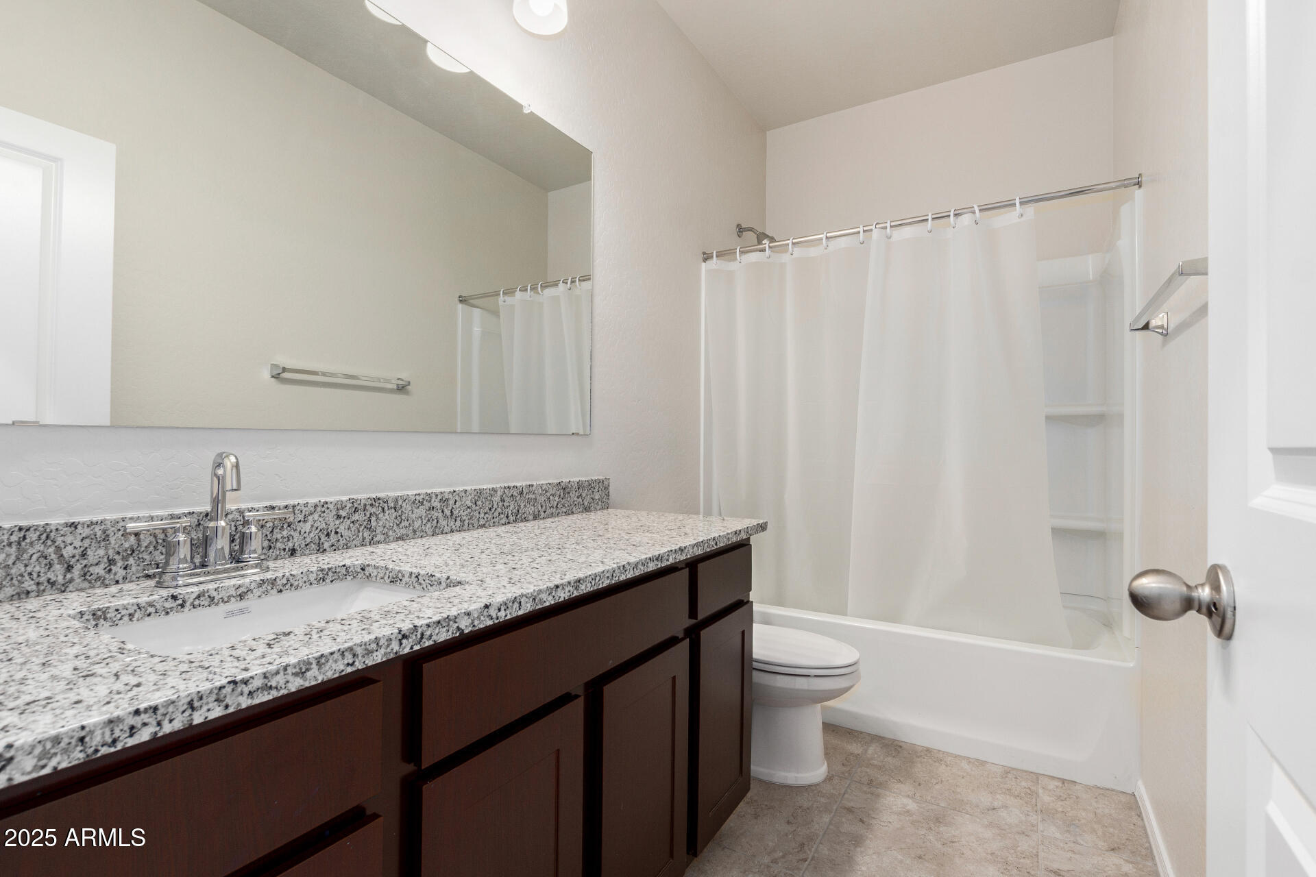 5240 E GUMMITE Drive