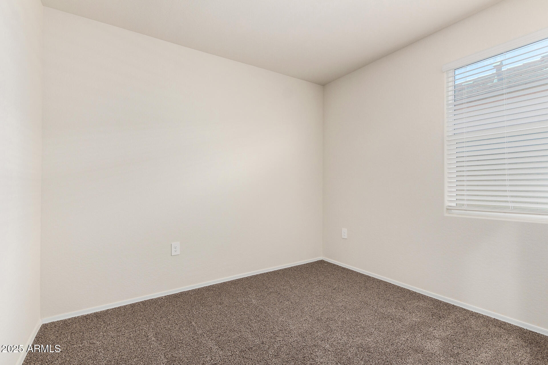 5240 E GUMMITE Drive