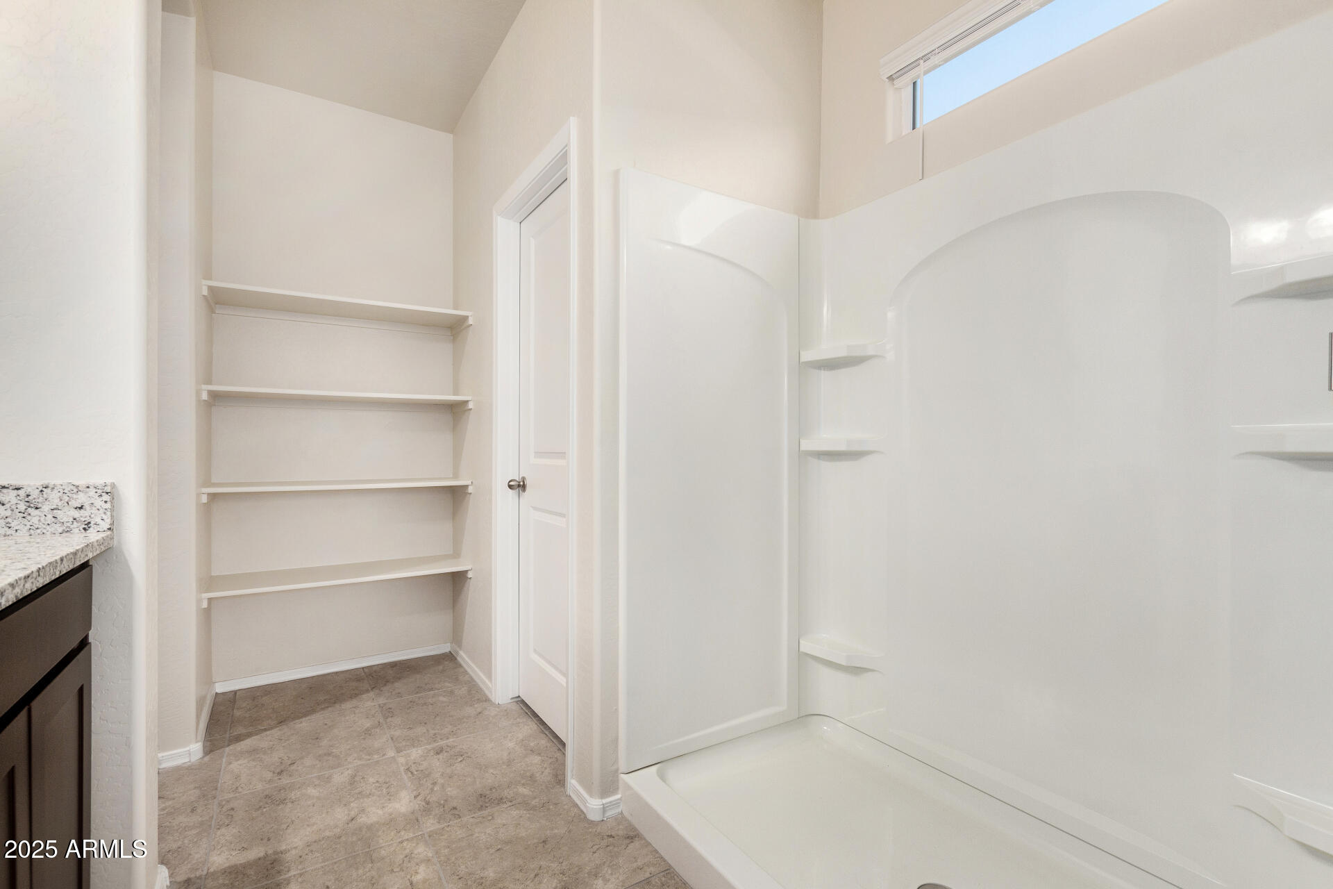 5240 E GUMMITE Drive