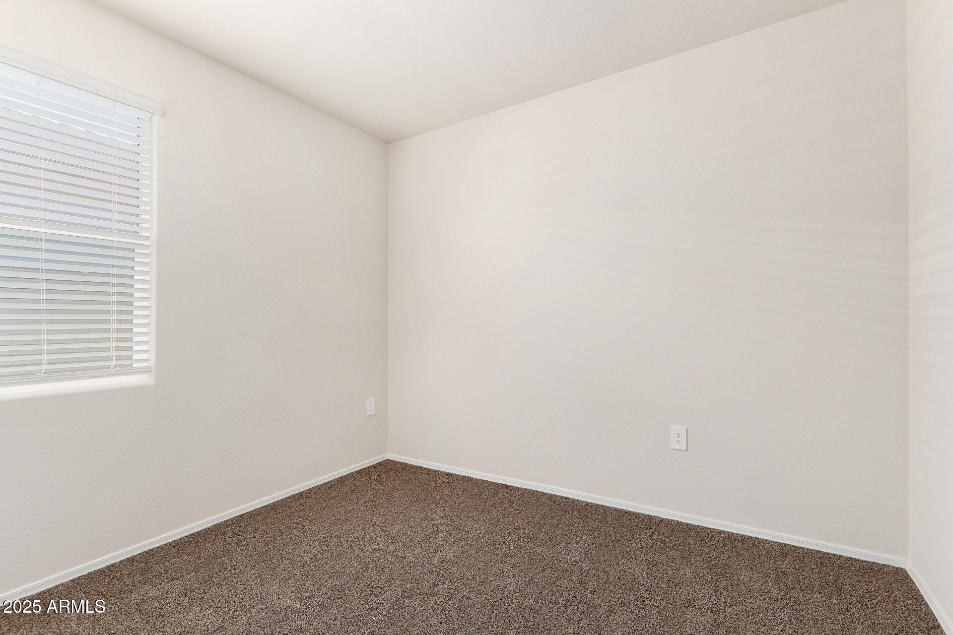 5240 E GUMMITE Drive