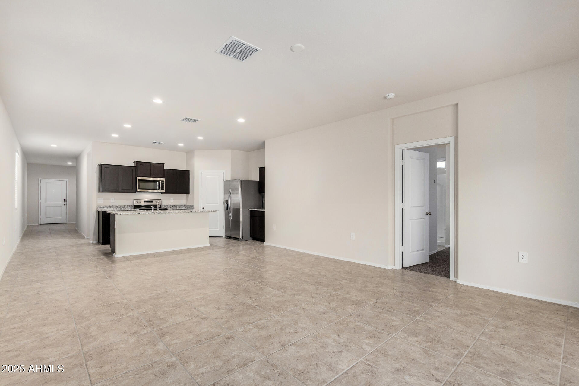 5240 E GUMMITE Drive