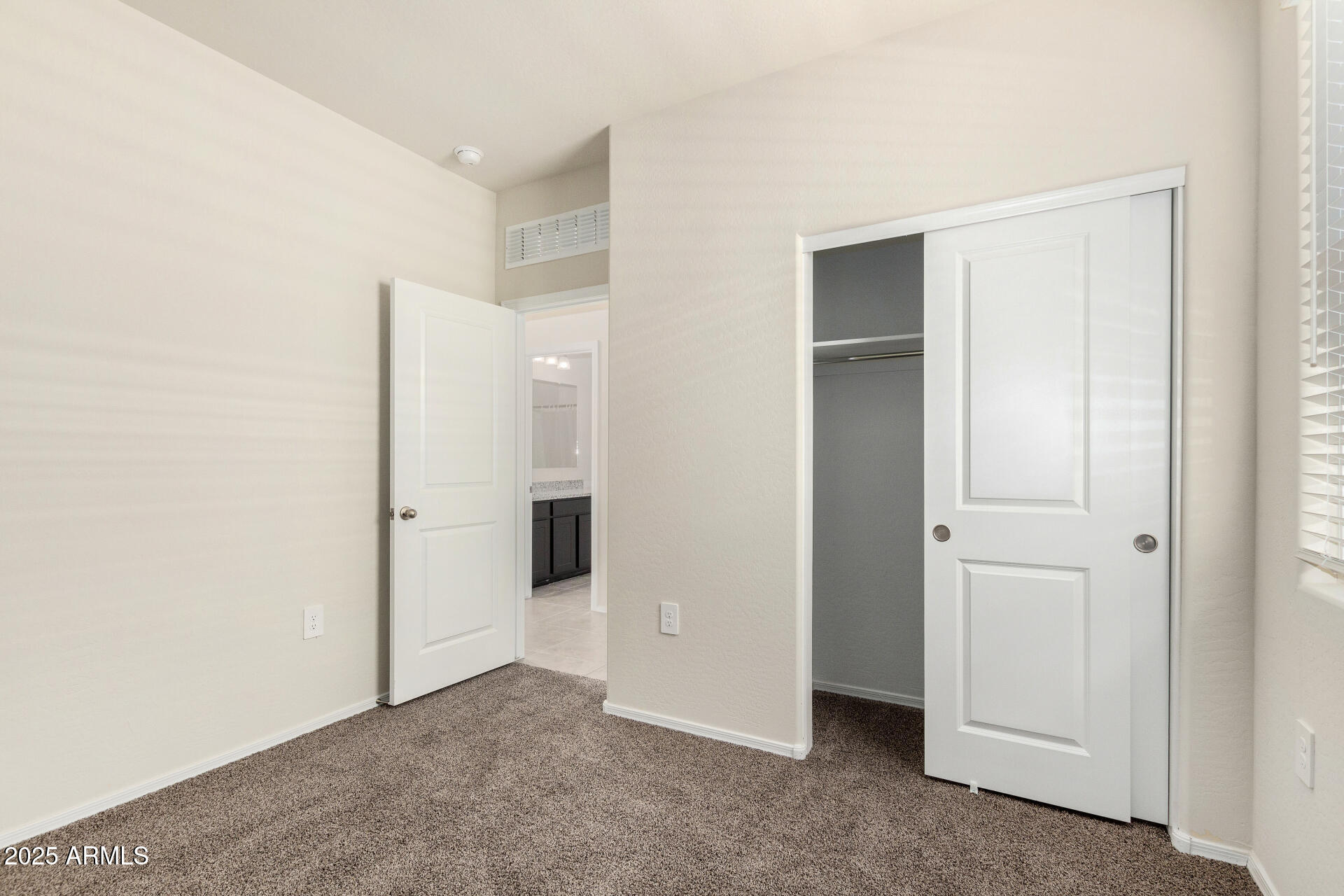 5240 E GUMMITE Drive