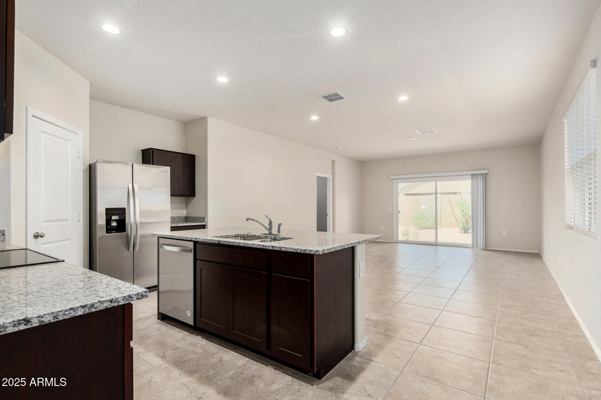 5240 E GUMMITE Drive