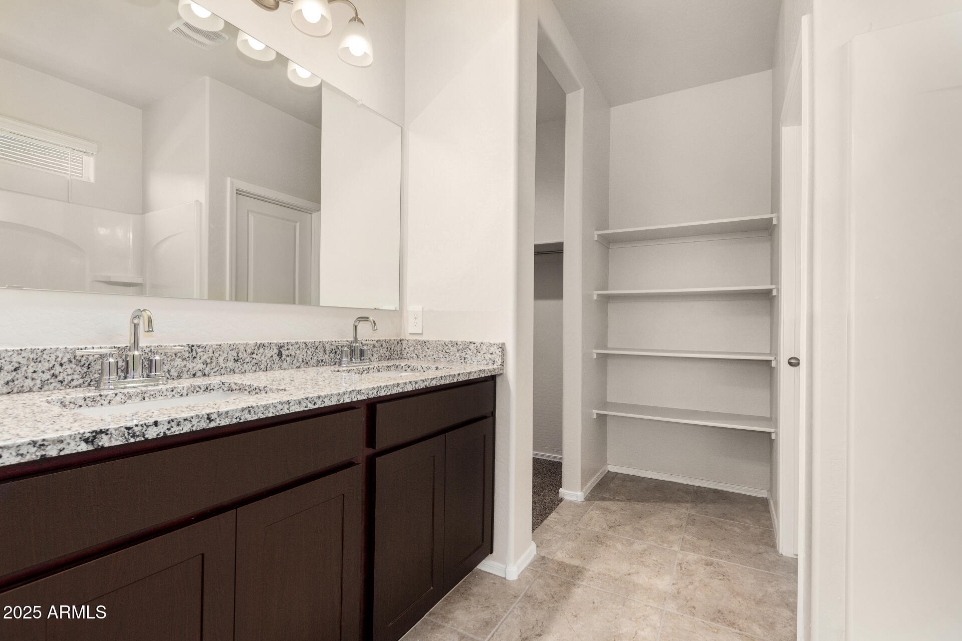 5240 E GUMMITE Drive