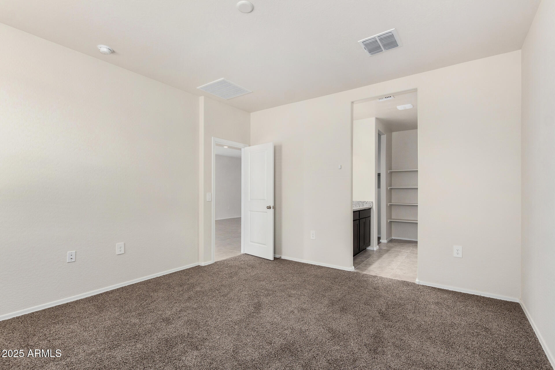 5240 E GUMMITE Drive