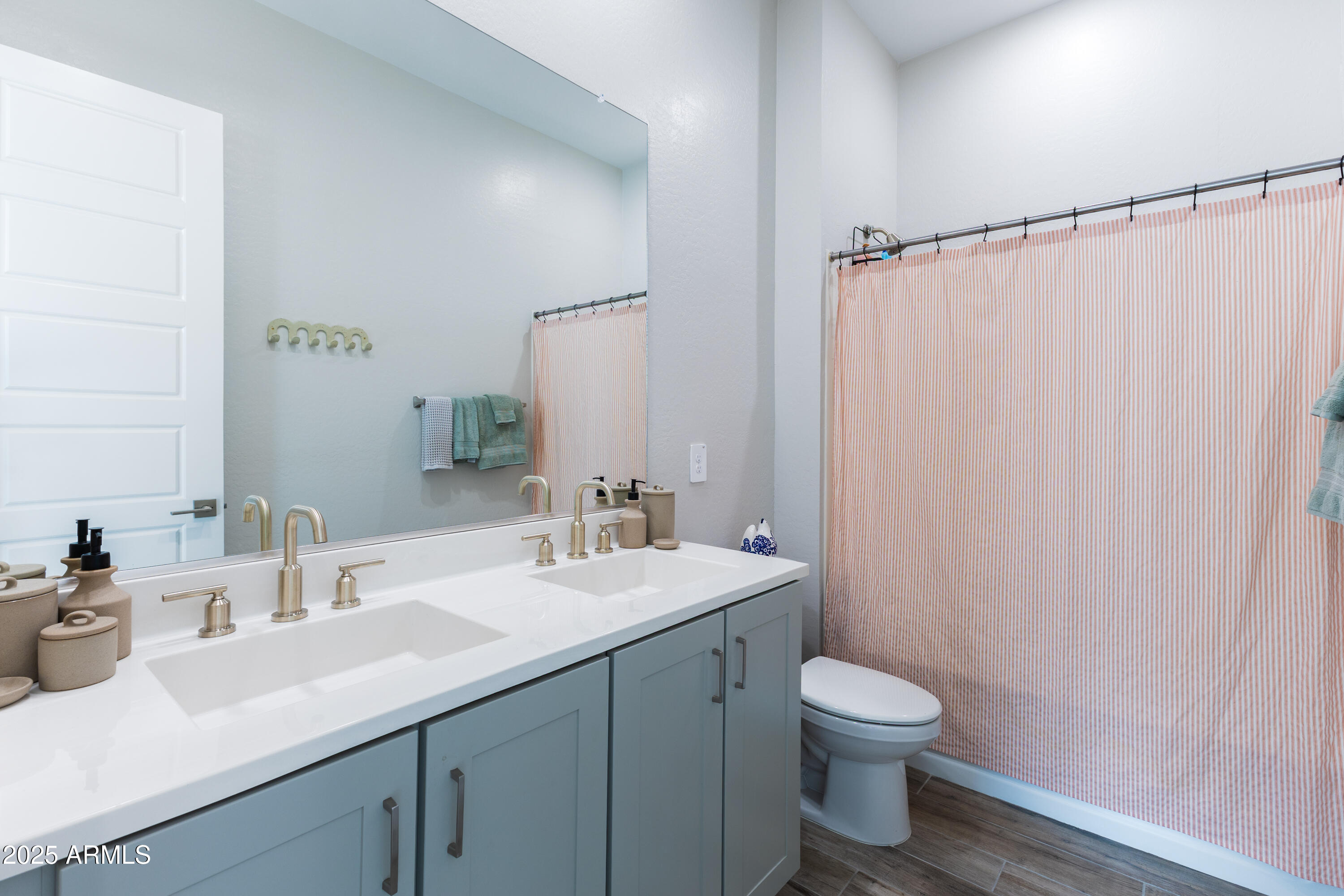 5046 E ANDERSON Drive